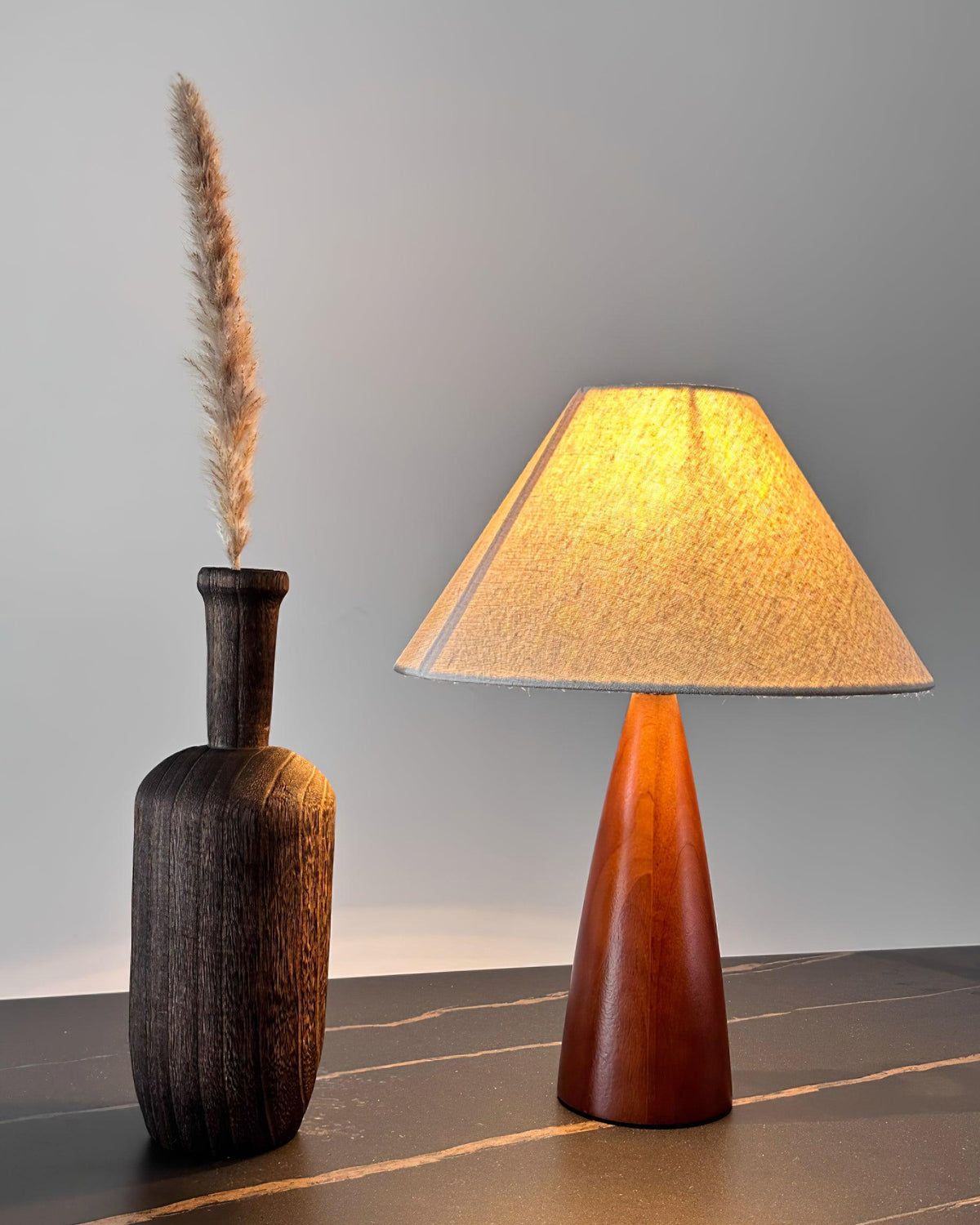 Lampa stołowa drewniana płócienna stożkowa minimalistyczna mid-century do salonu