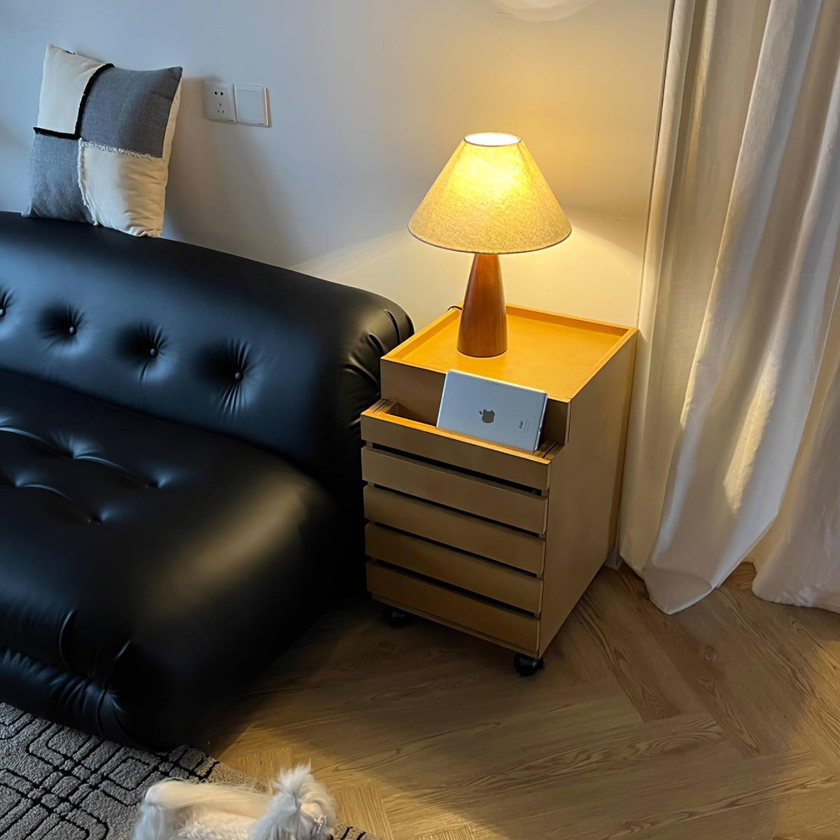 Lampa stołowa drewniana płócienna stożkowa minimalistyczna mid-century do salonu