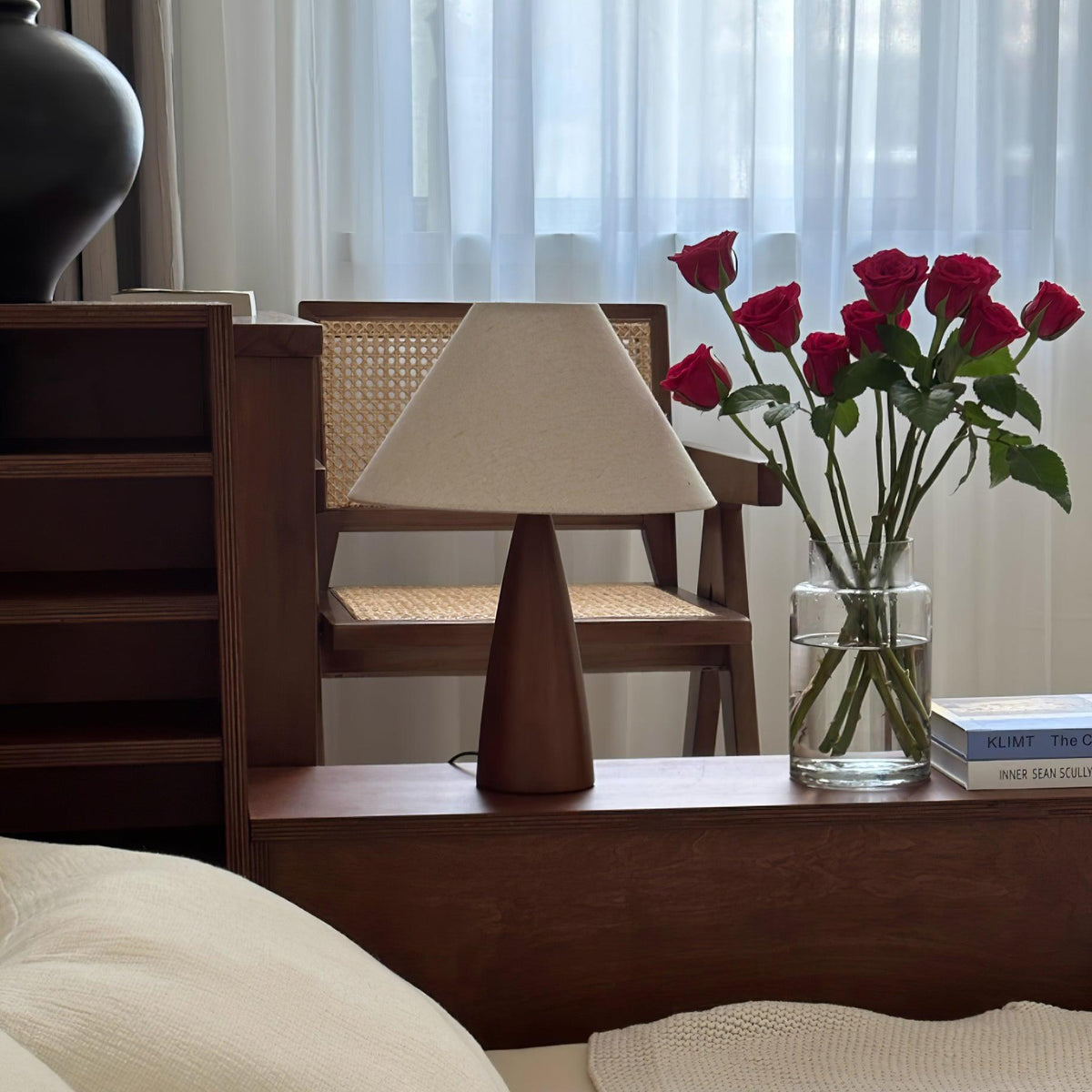 Lampa stołowa drewniana płócienna stożkowa minimalistyczna mid-century do salonu