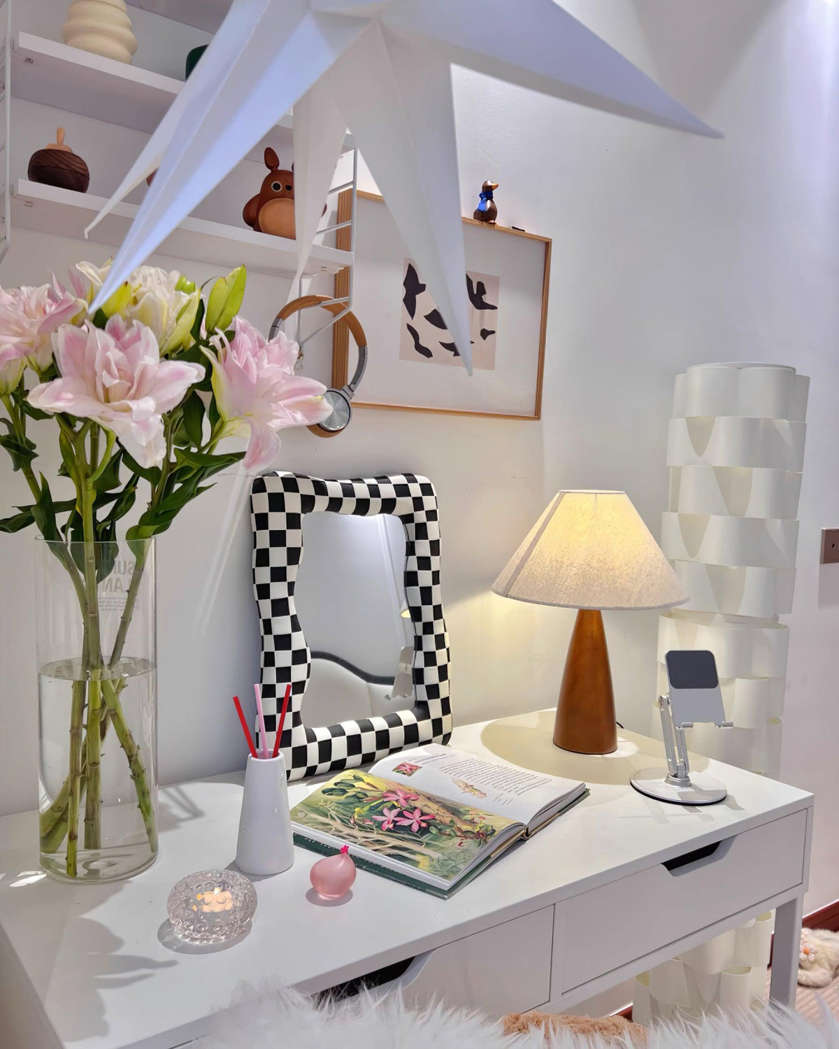 Lampa stołowa drewniana płócienna stożkowa minimalistyczna mid-century do salonu