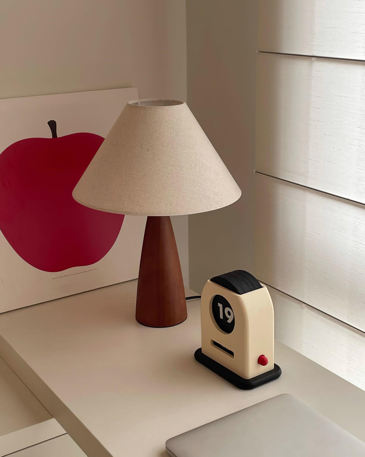 Lampa stołowa drewniana płócienna stożkowa minimalistyczna mid-century do salonu