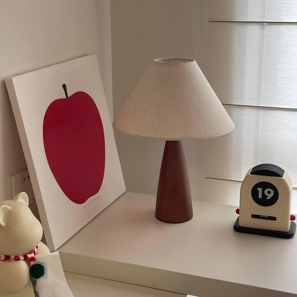 Lampa stołowa drewniana płócienna stożkowa minimalistyczna mid-century do salonu