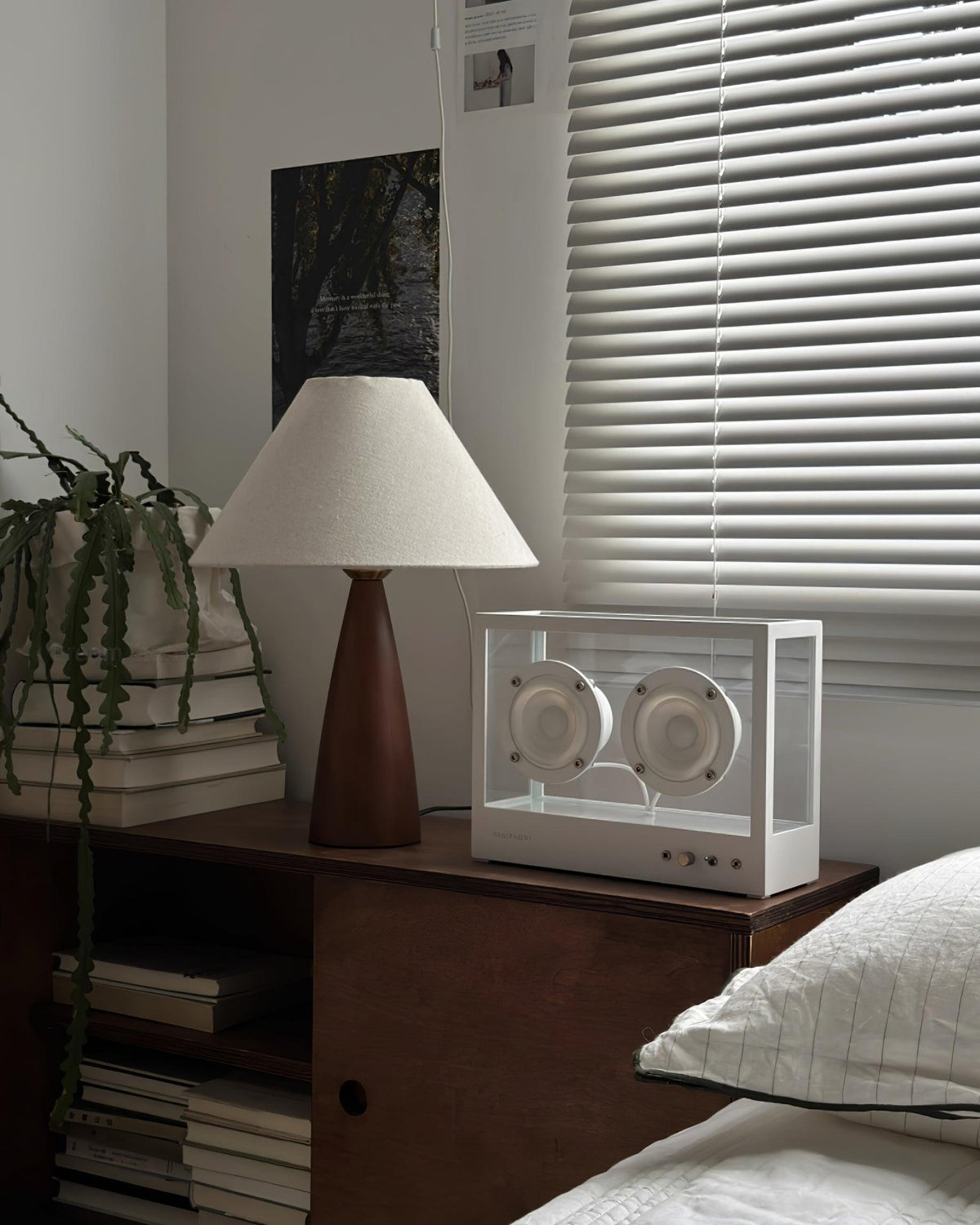 Lampa stołowa drewniana płócienna stożkowa minimalistyczna mid-century do salonu