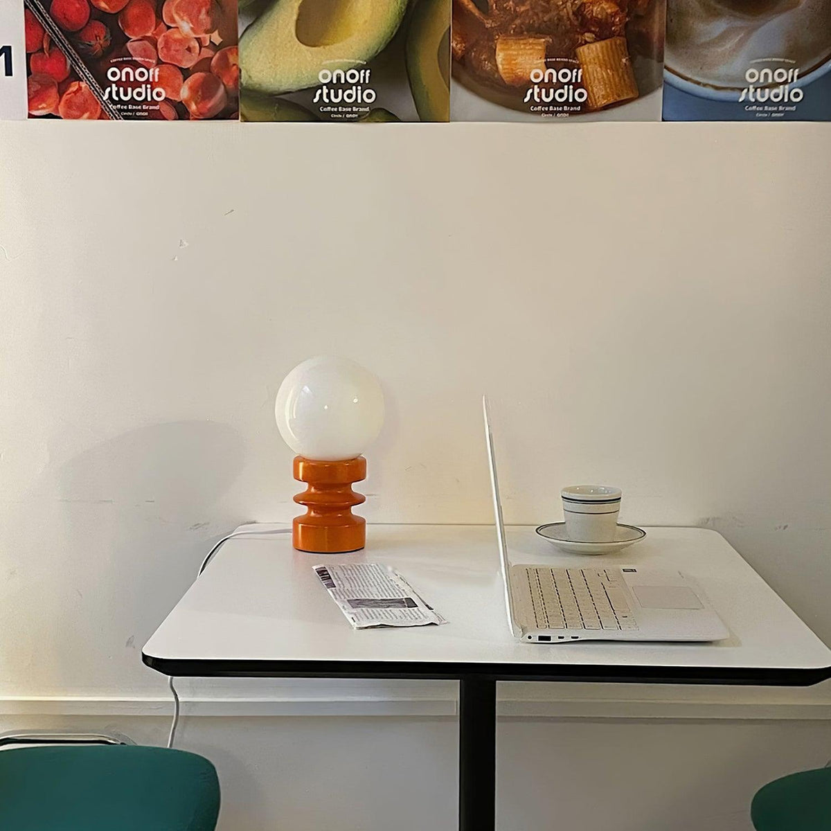 Lampa stołowa Sorinira ze szkła i drewna