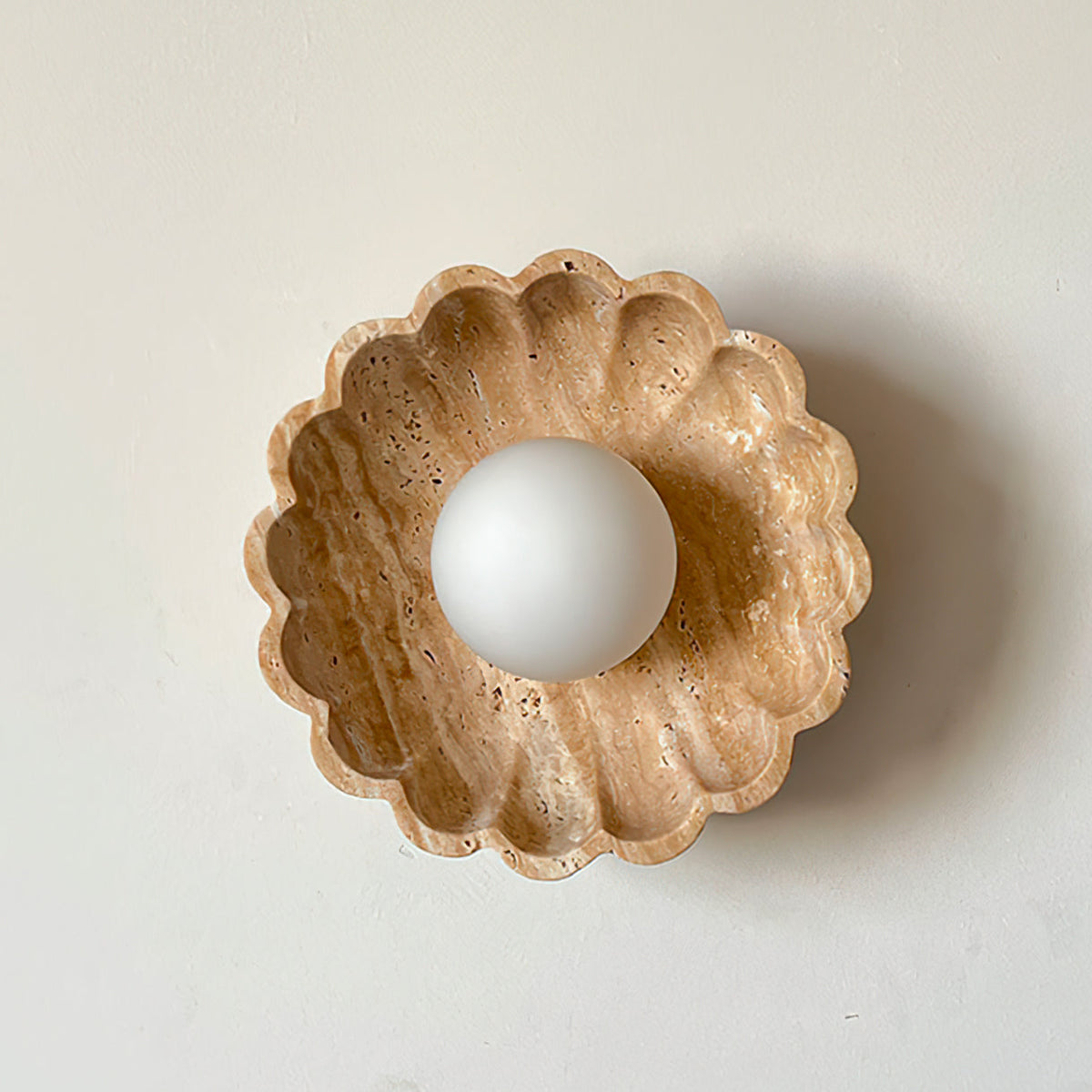 Lampa ścienna Ritta Flower ze szkła i żółtego travertynu