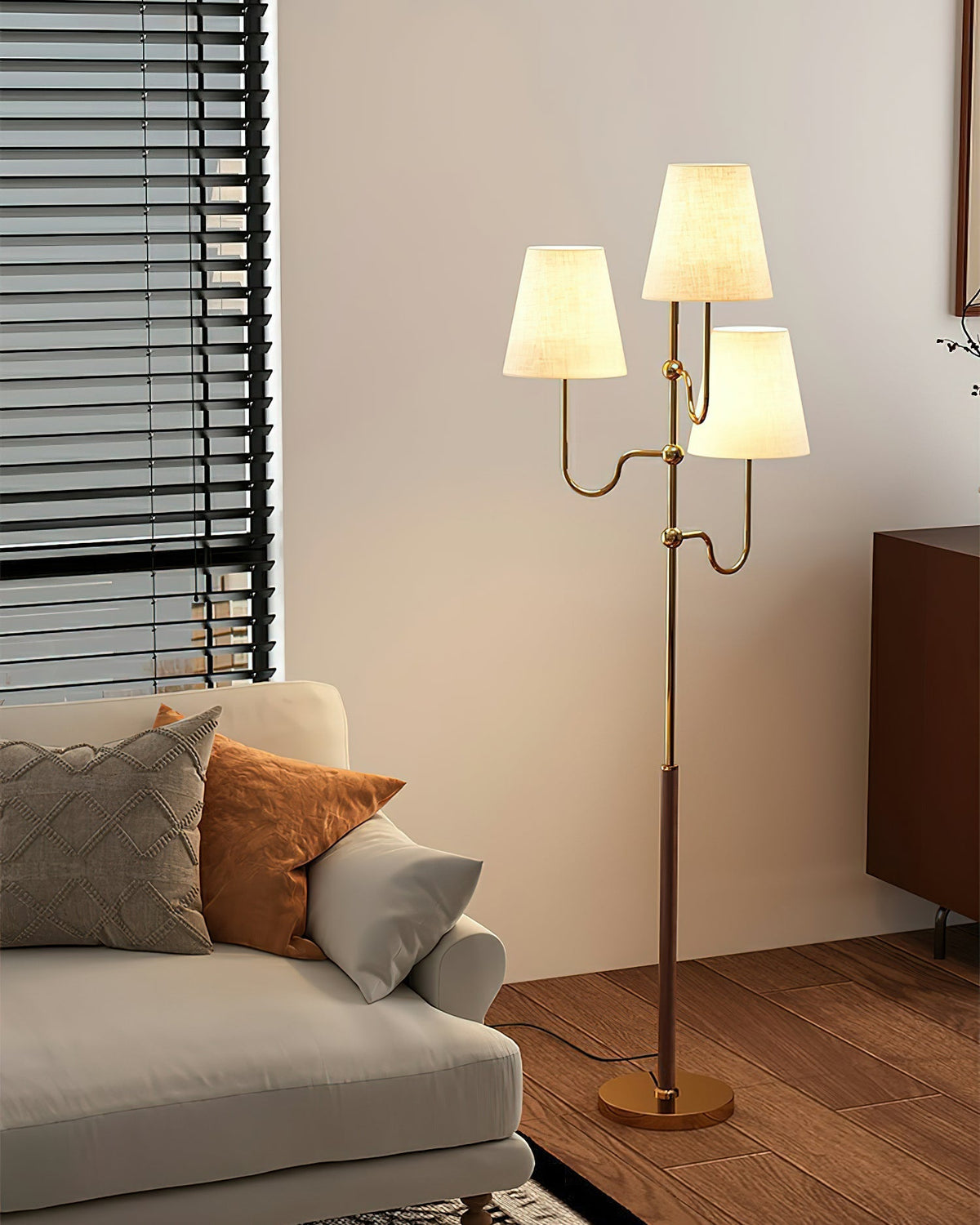 Vevenq lampa stojąca z płóciennym abażurem