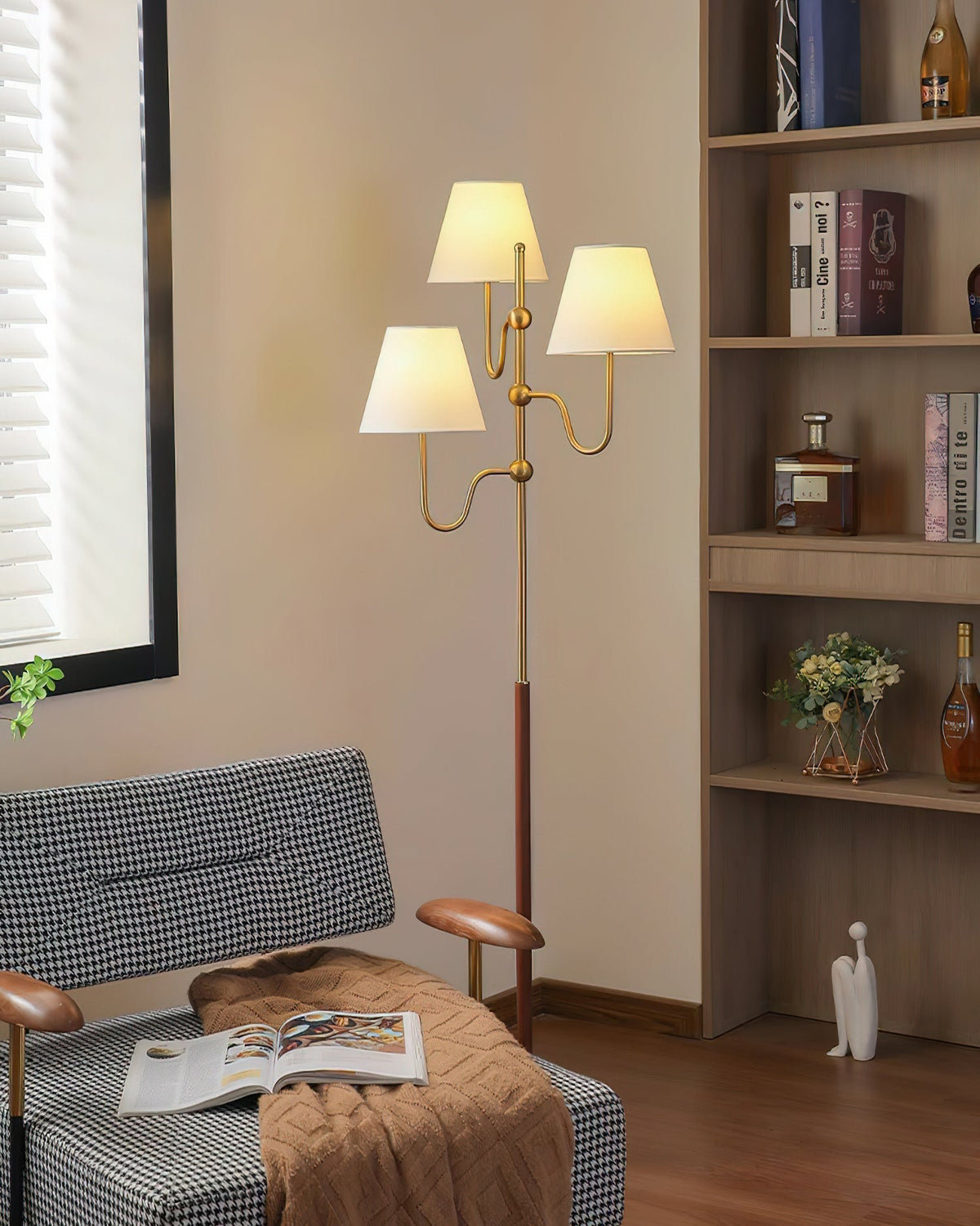 Vevenq lampa stojąca z płóciennym abażurem