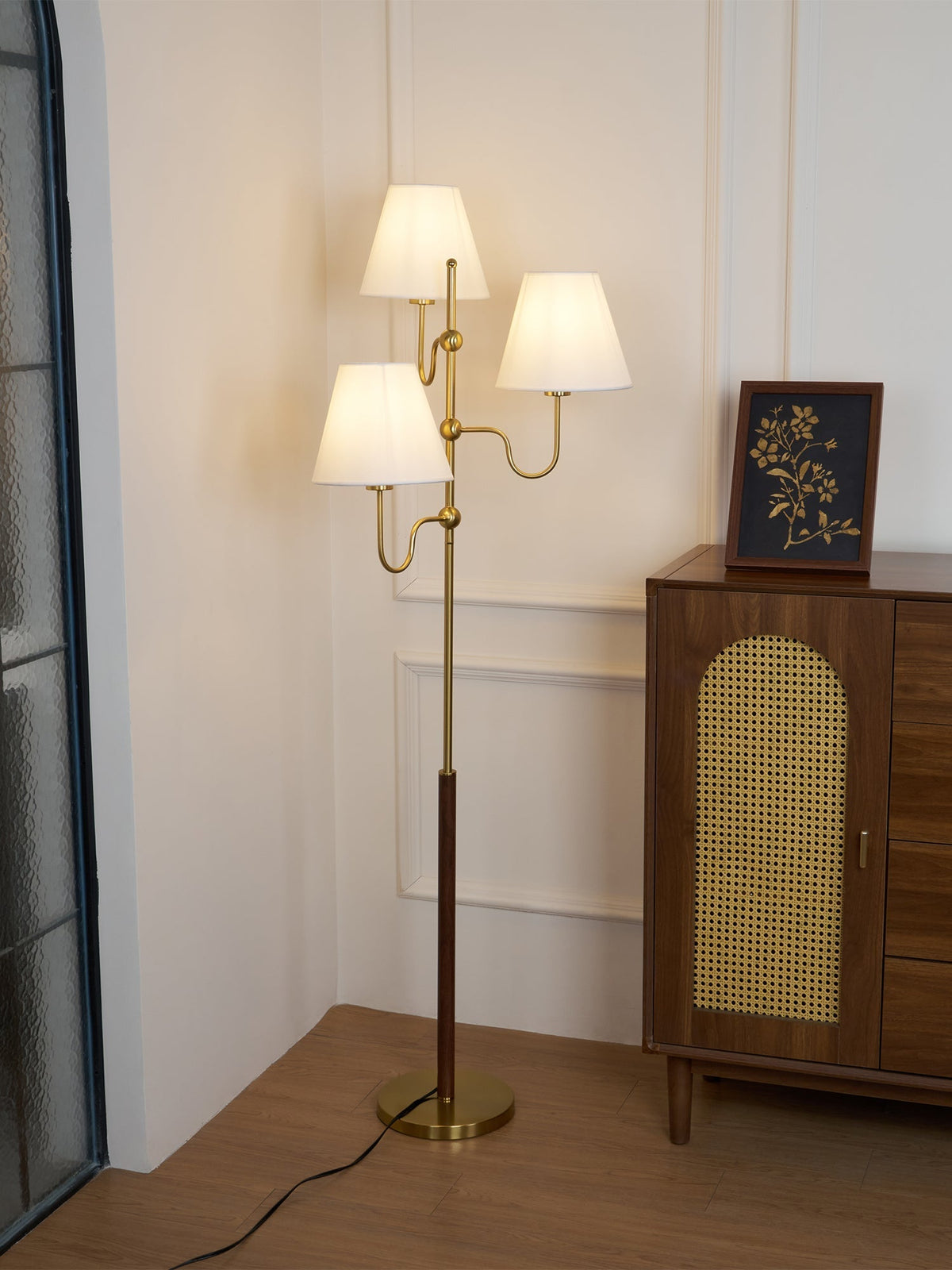 Vevenq lampa stojąca z płóciennym abażurem