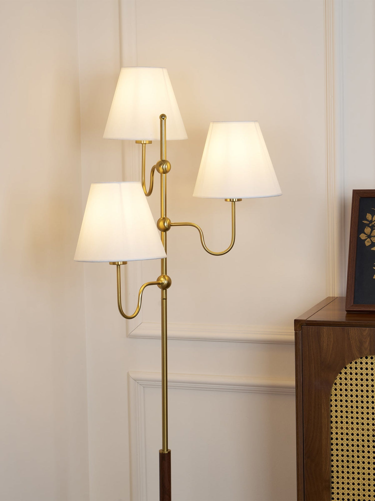 Vevenq lampa stojąca z płóciennym abażurem