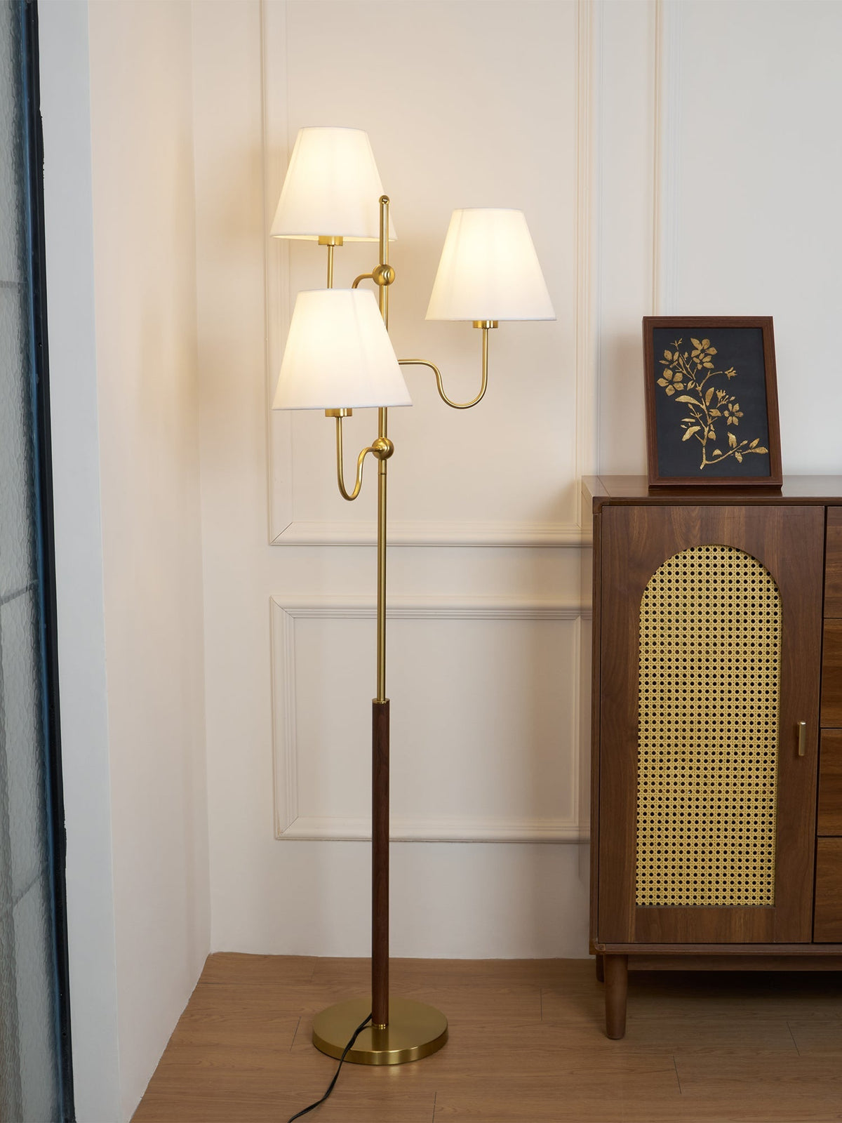 Vevenq lampa stojąca z płóciennym abażurem