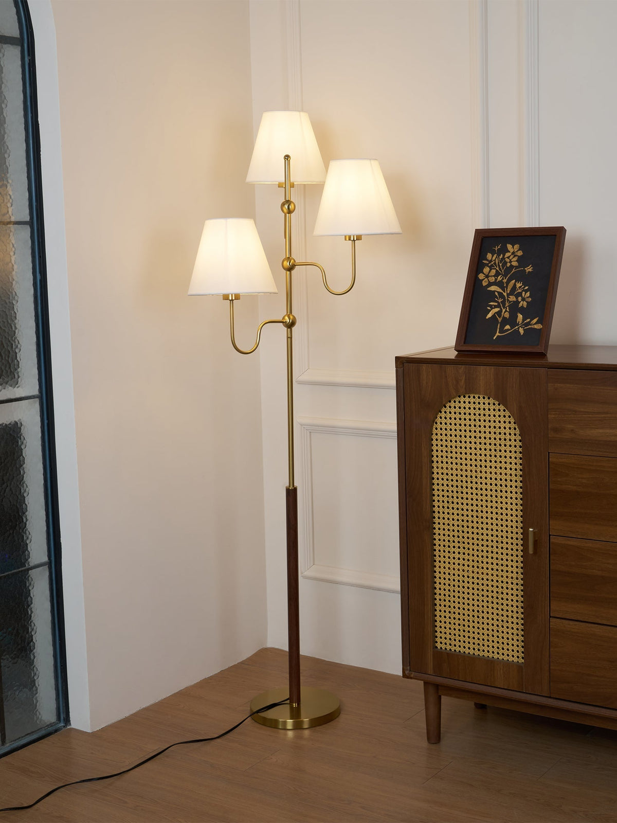 Vevenq lampa stojąca z płóciennym abażurem