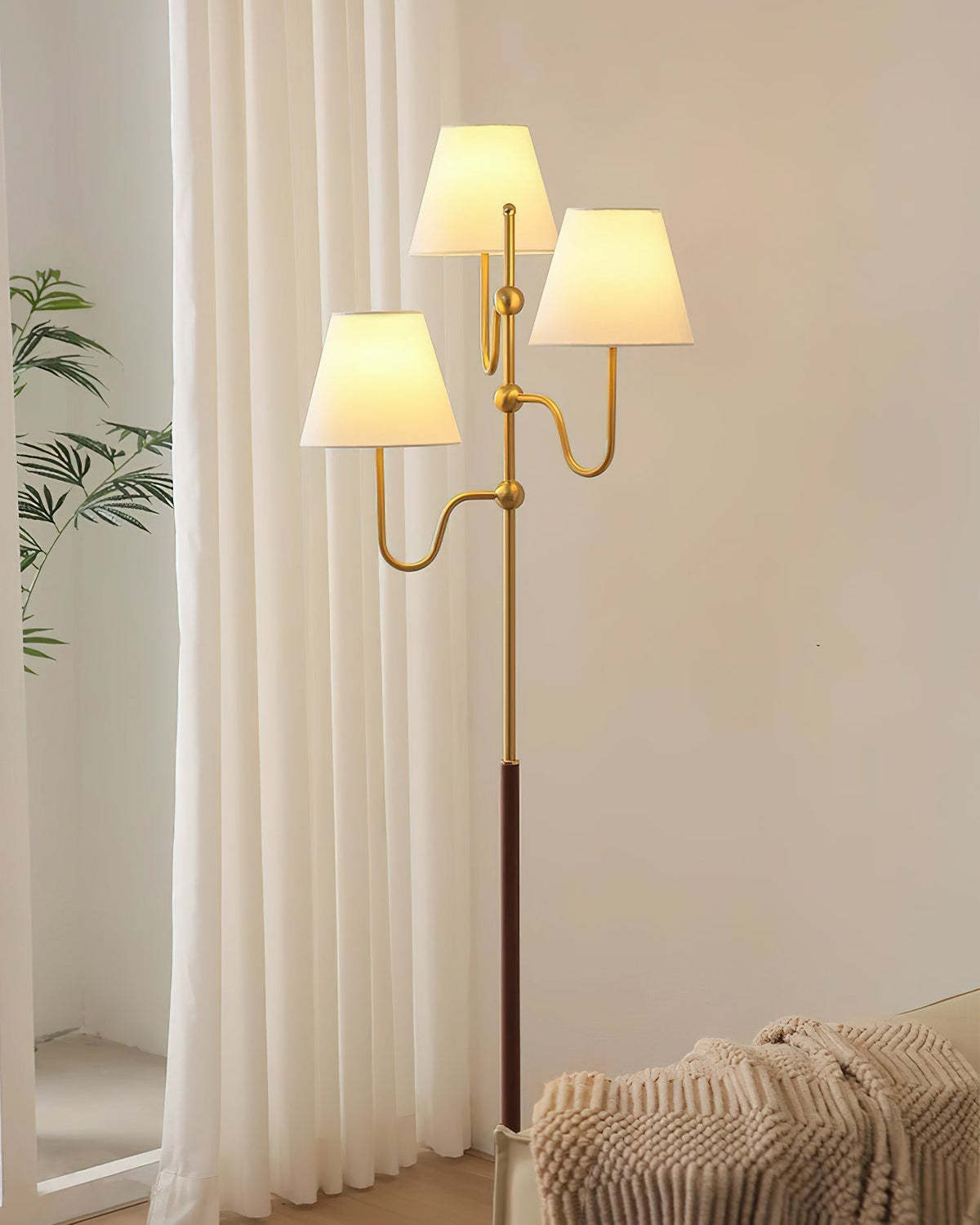 Vevenq lampa stojąca z płóciennym abażurem
