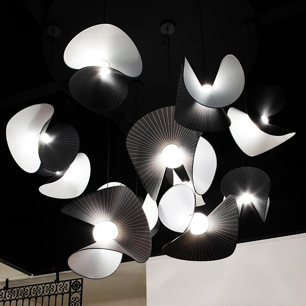 Mavira lampa wisząca z płótna w kolorze czarnym
