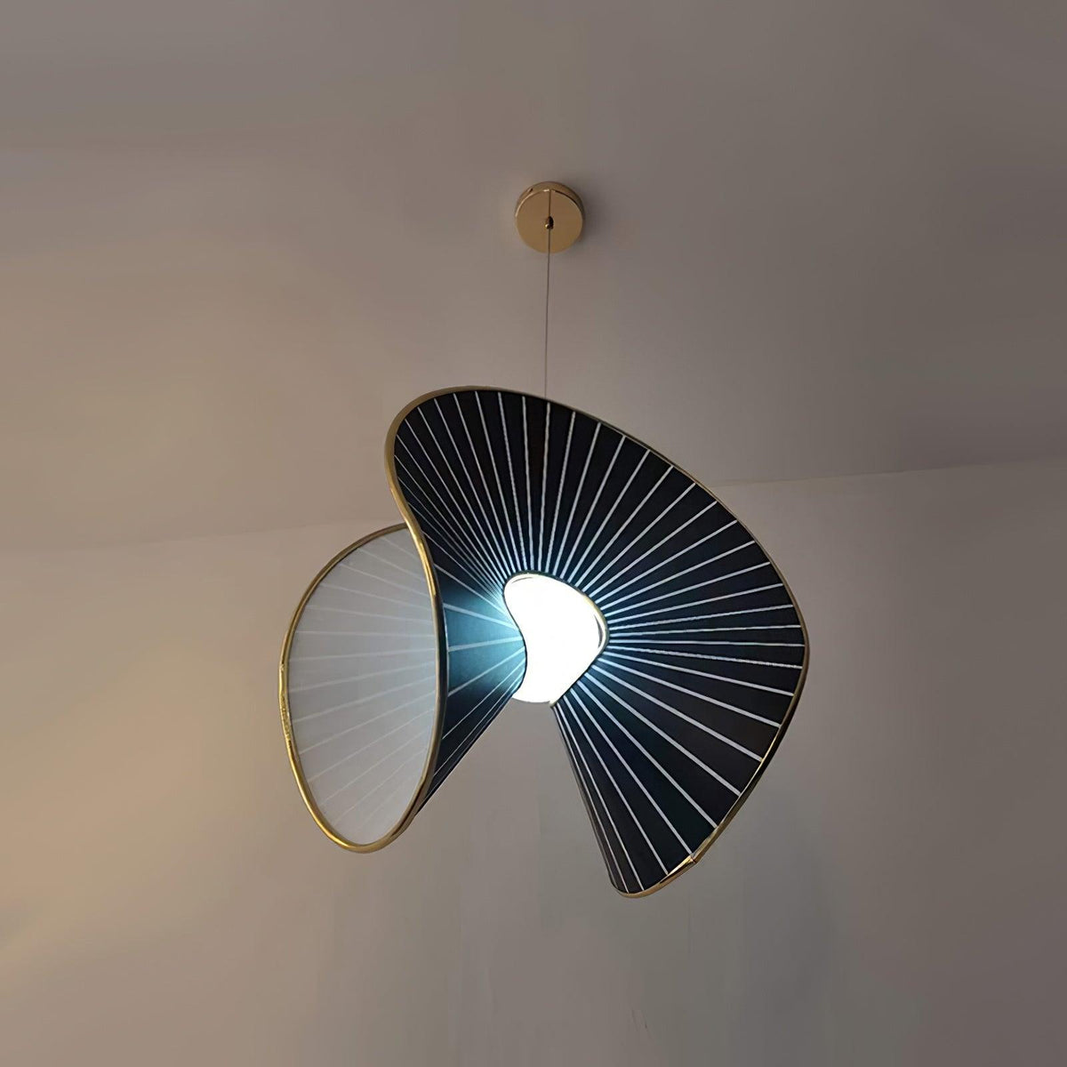 Mavira lampa wisząca z płótna w kolorze czarnym