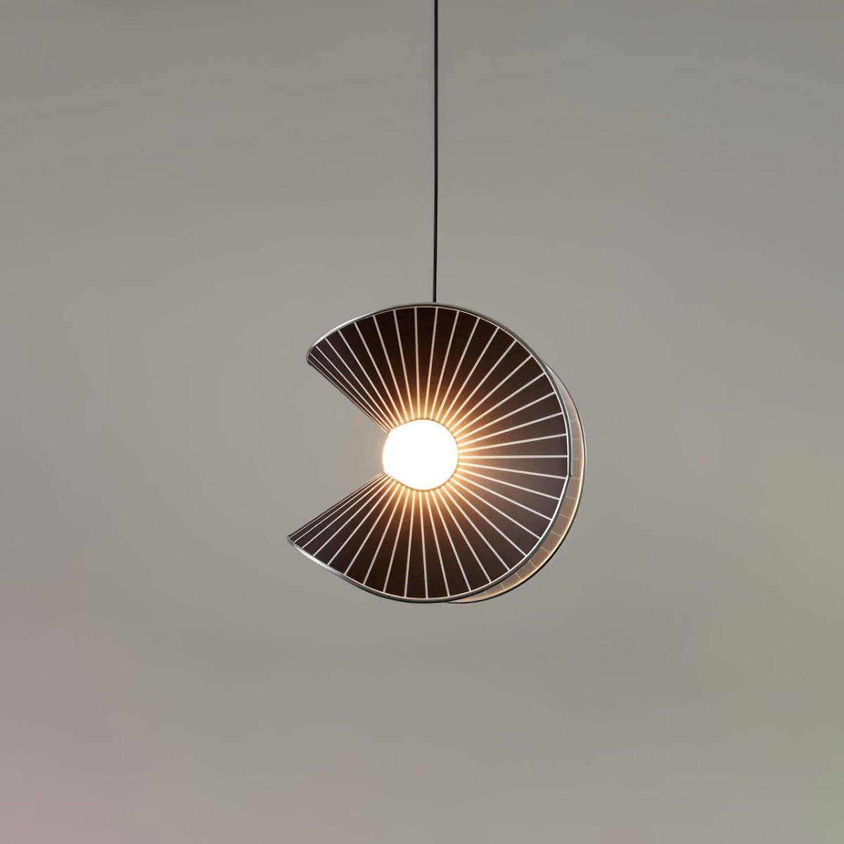 Mavira lampa wisząca z płótna w kolorze czarnym