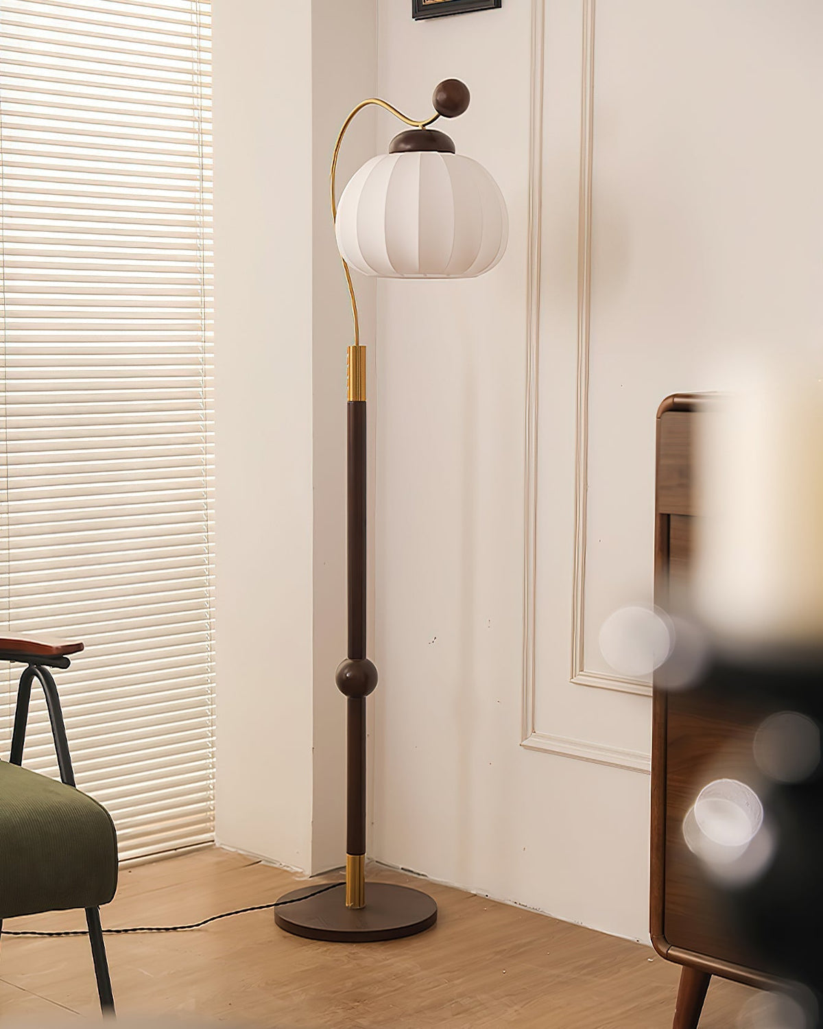 Devenor lampa stojąca ze szkła i drewna