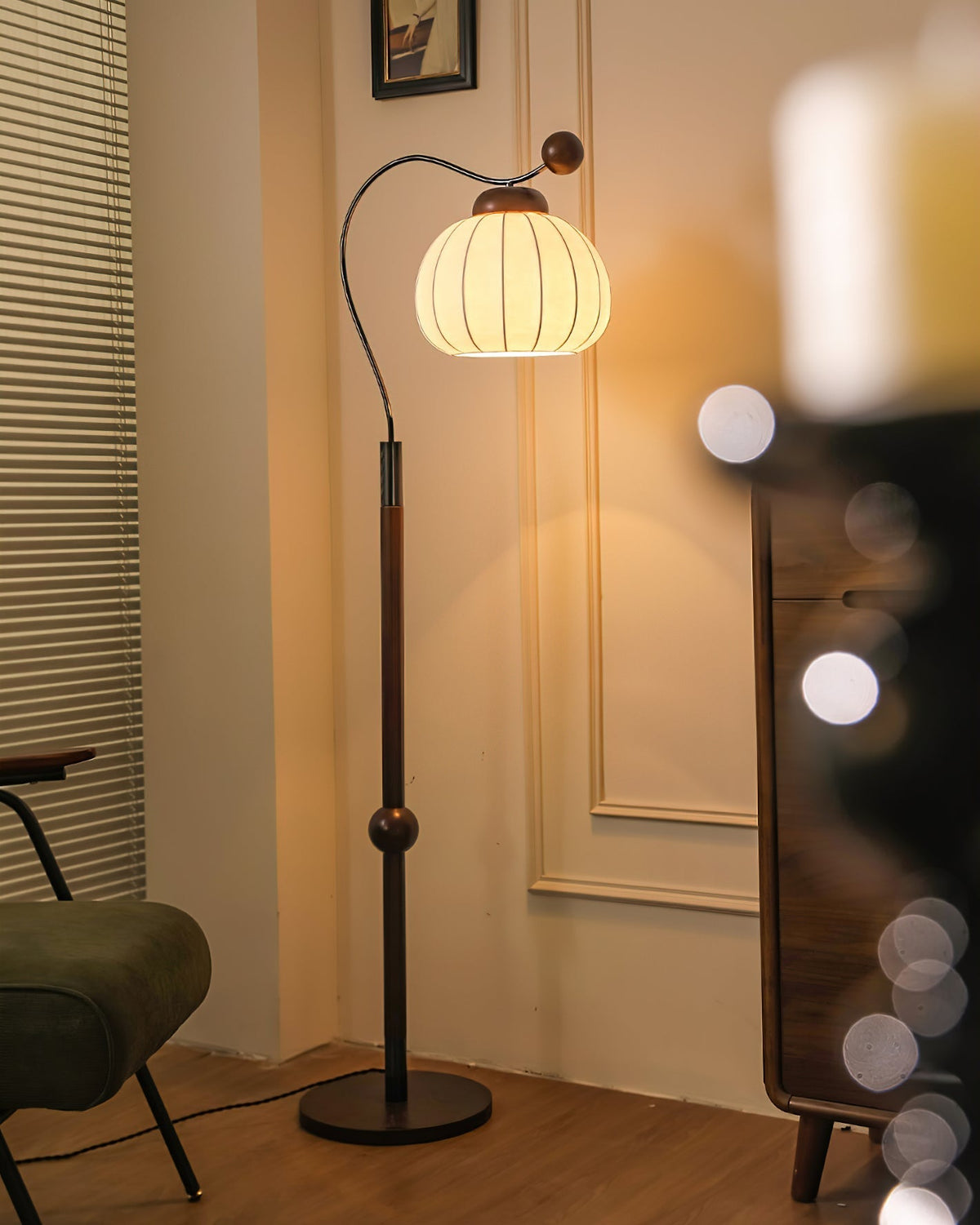 Devenor lampa stojąca ze szkła i drewna