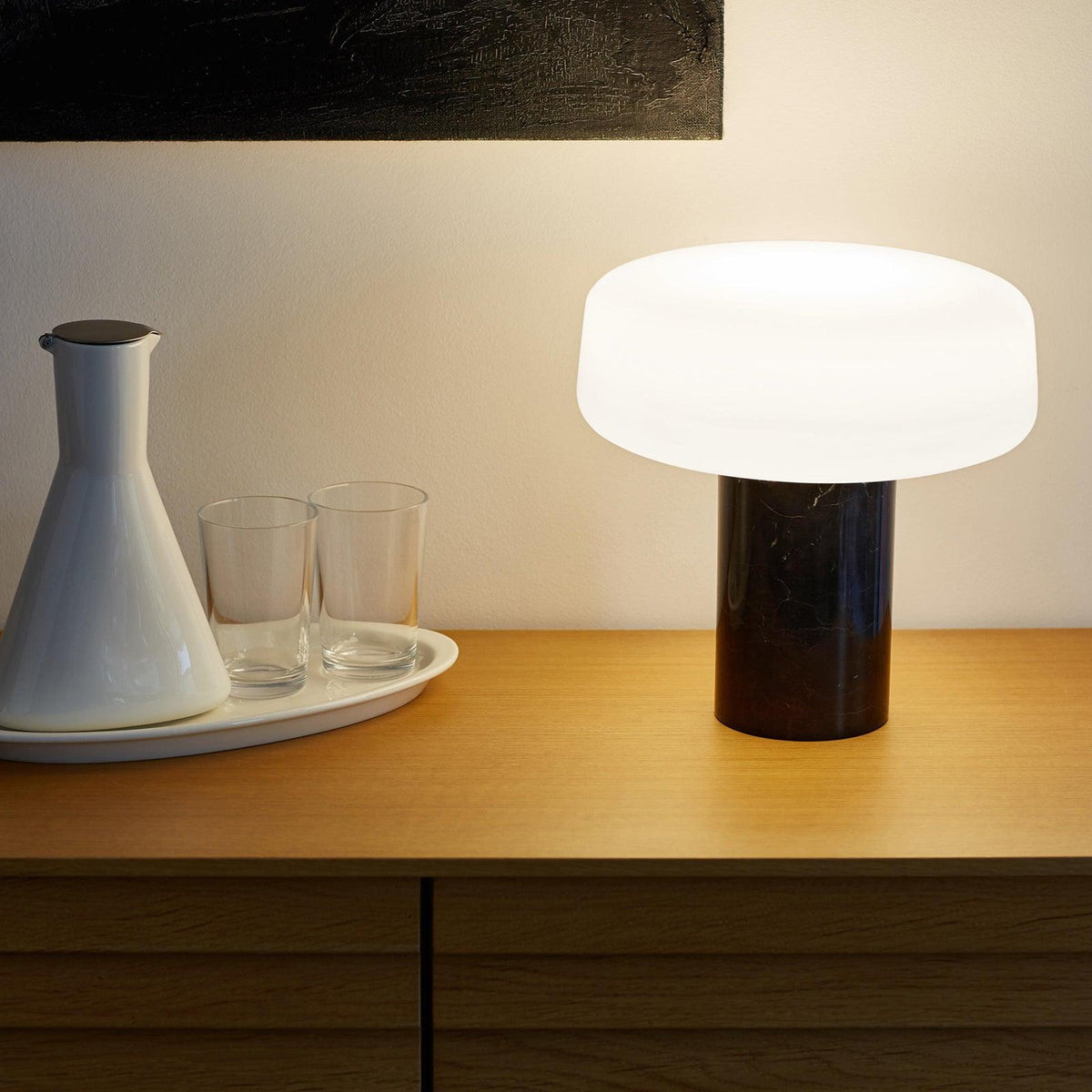 Erinilil lampa stołowa z podstawą z marmuru