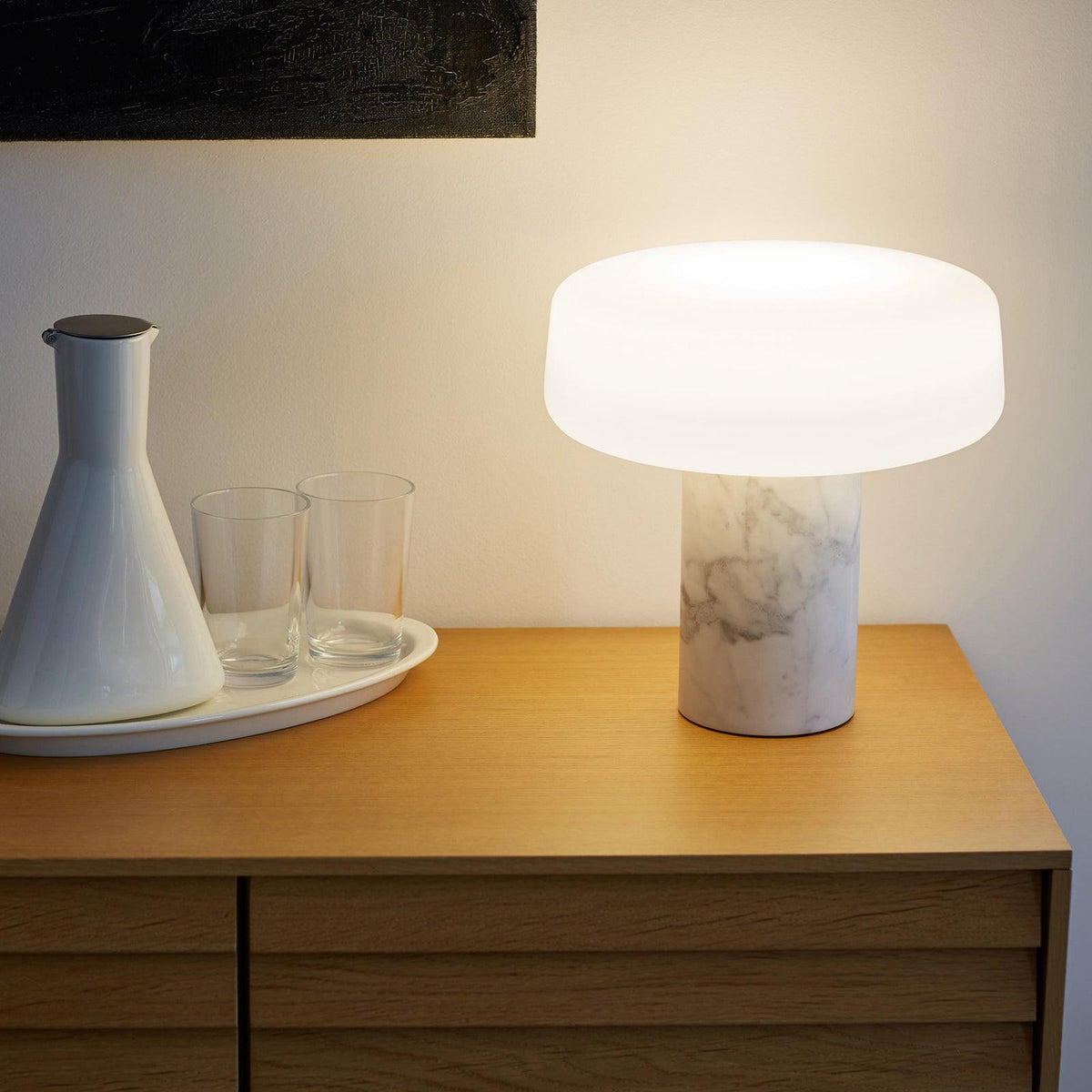 Erinilil lampa stołowa z podstawą z marmuru