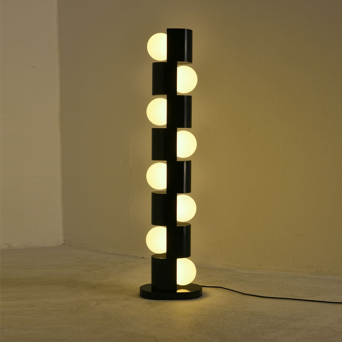 Viraeraine lampa stojąca