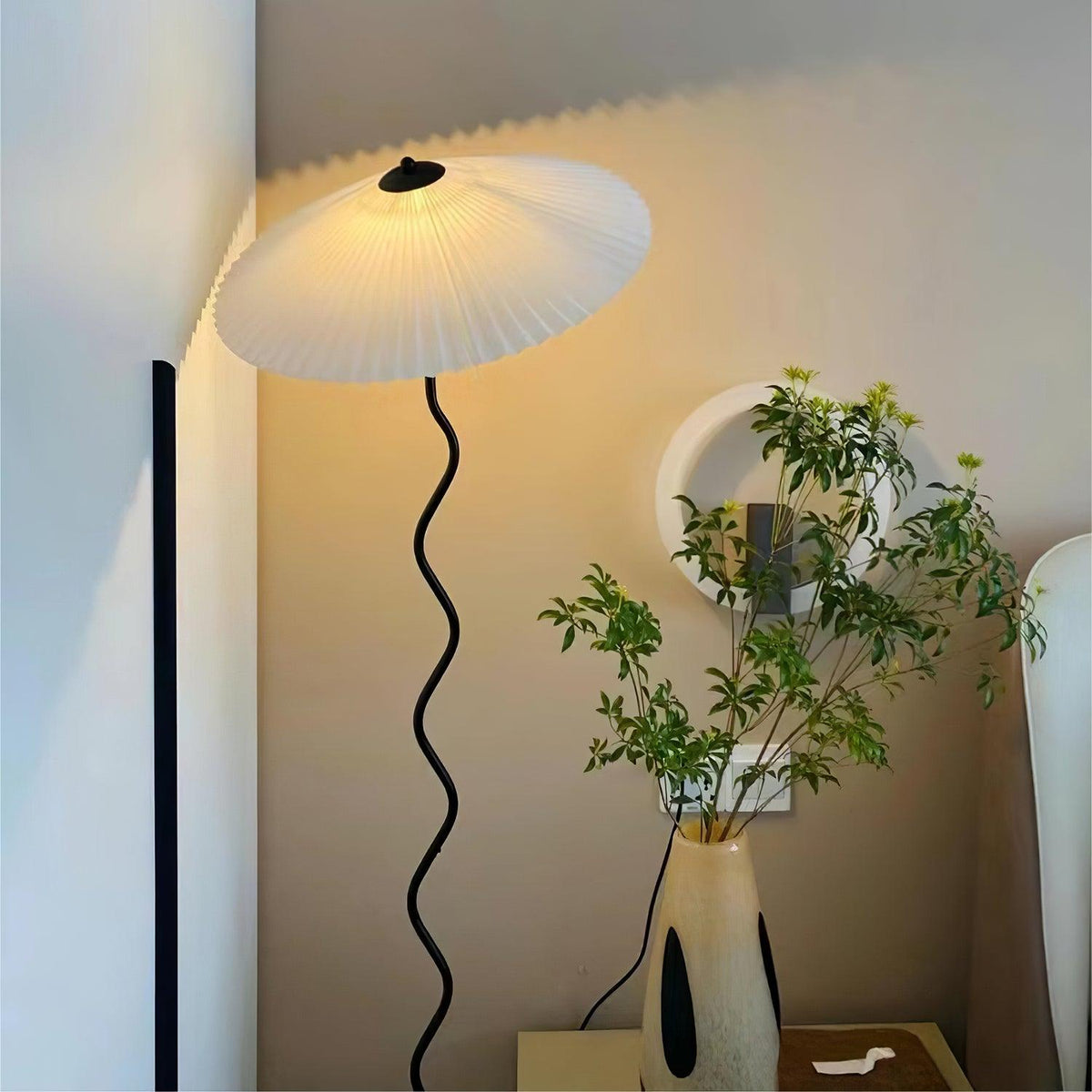 Avenaelia lampa stojąca