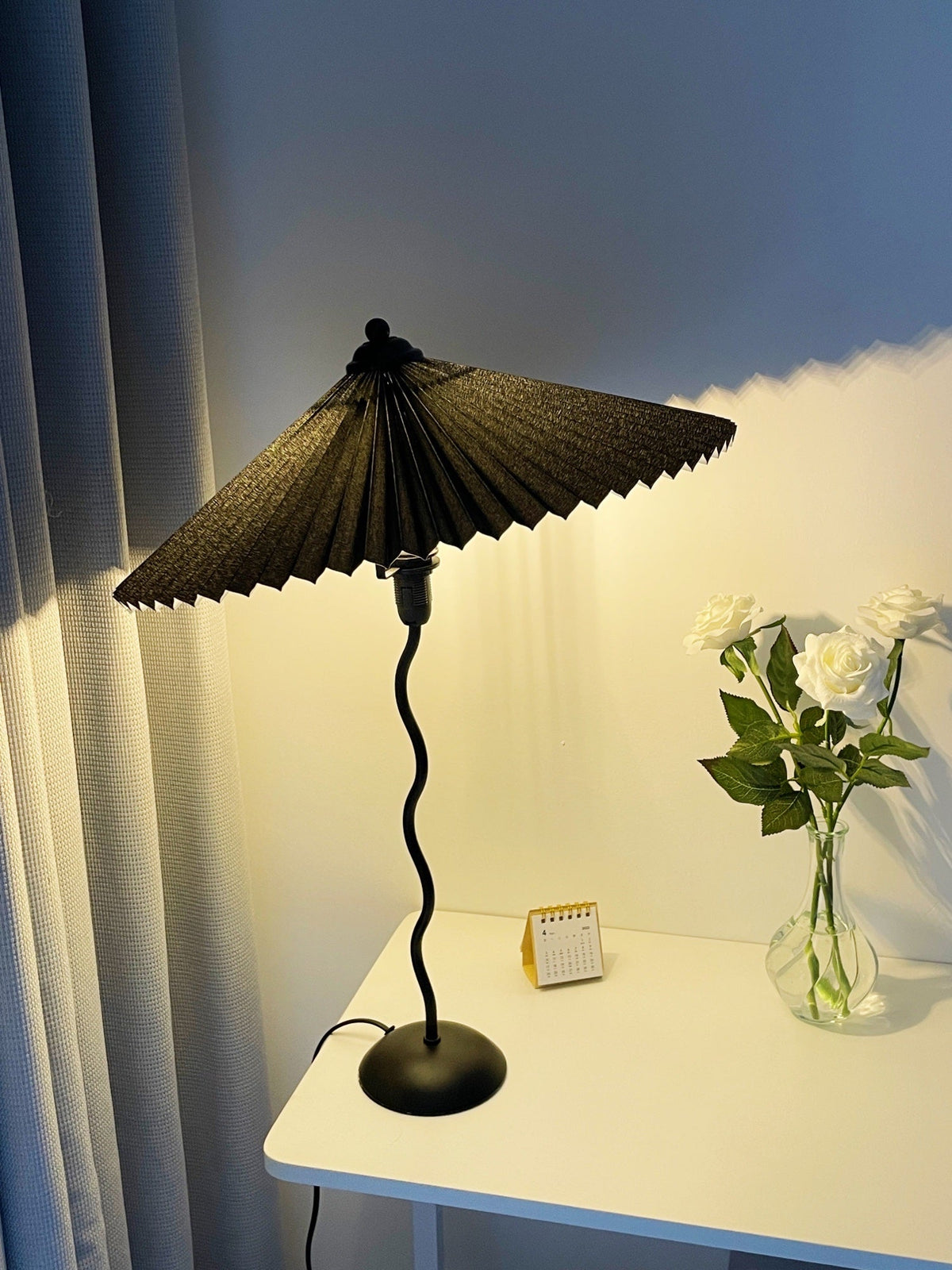 Vioro lampa stołowa z płótna