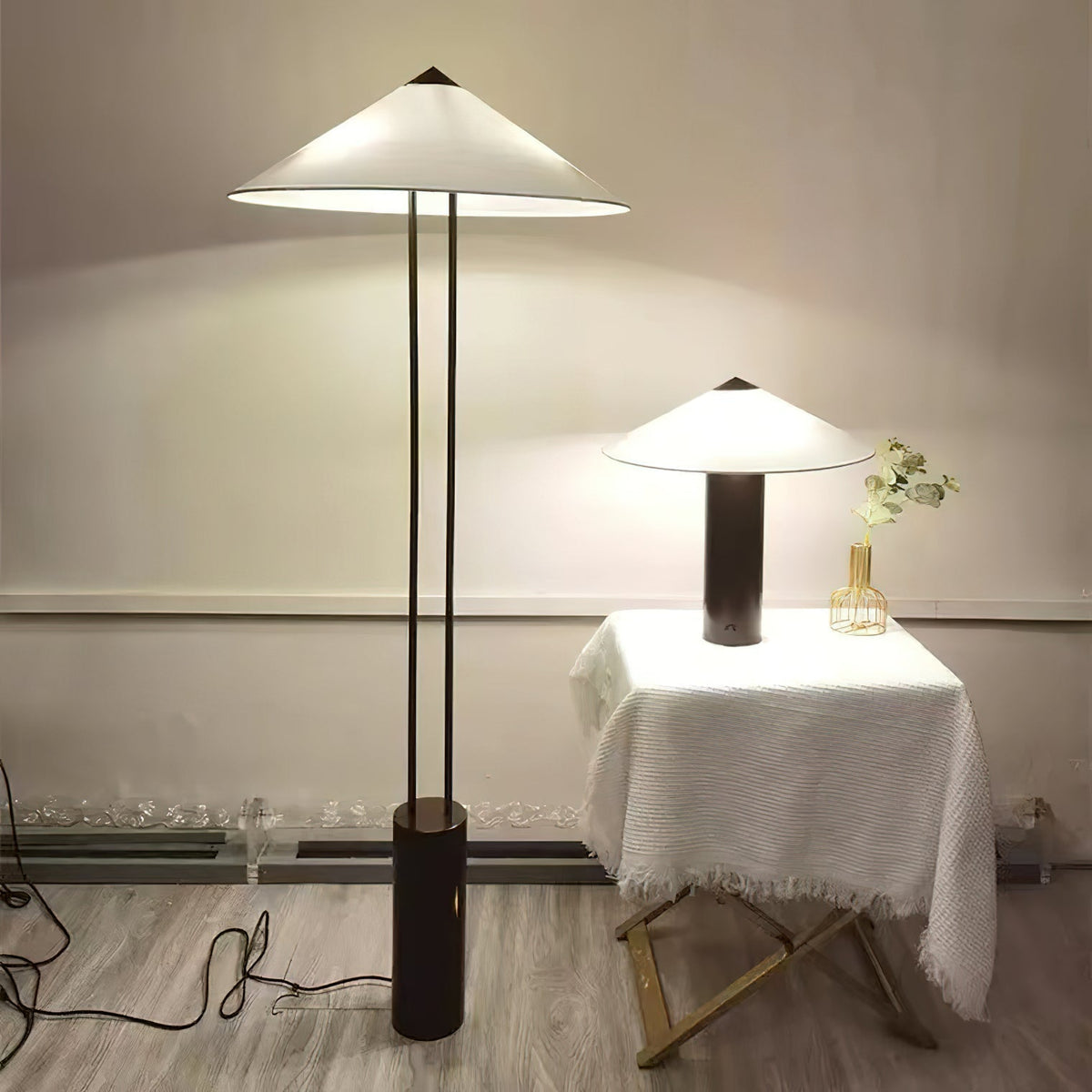 Veleaya lampa stojąca