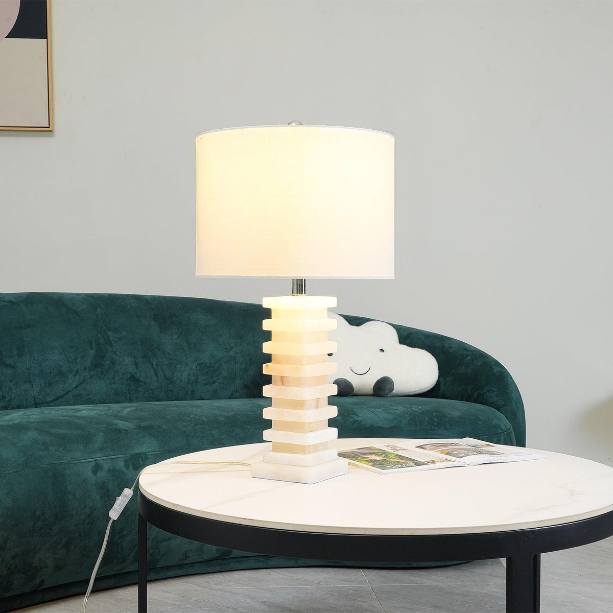 Covynen alabasterowa lampa stołowa