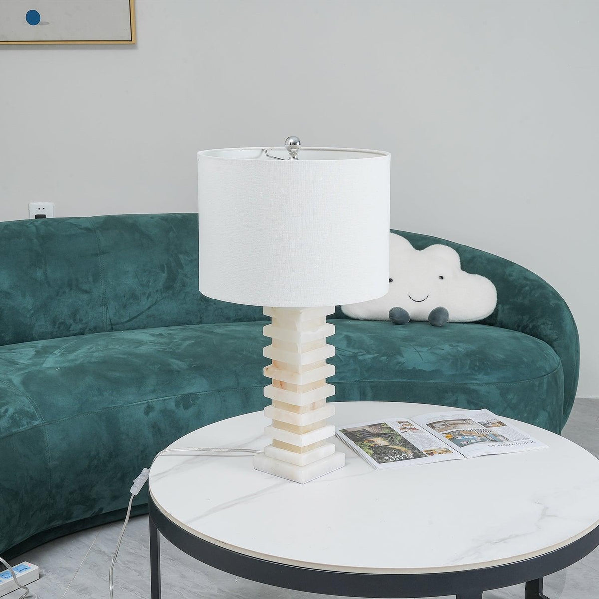 Covynen alabasterowa lampa stołowa