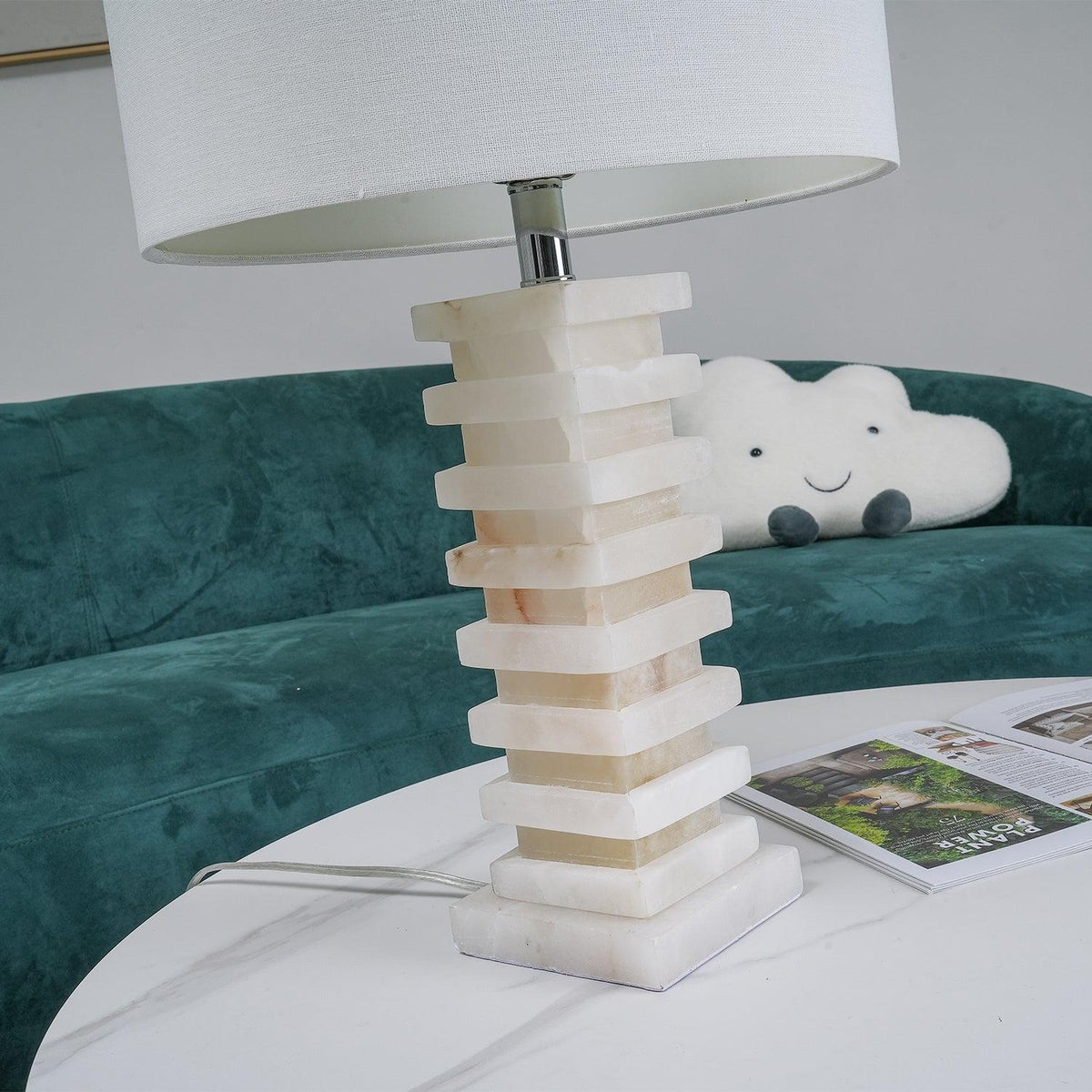 Covynen alabasterowa lampa stołowa