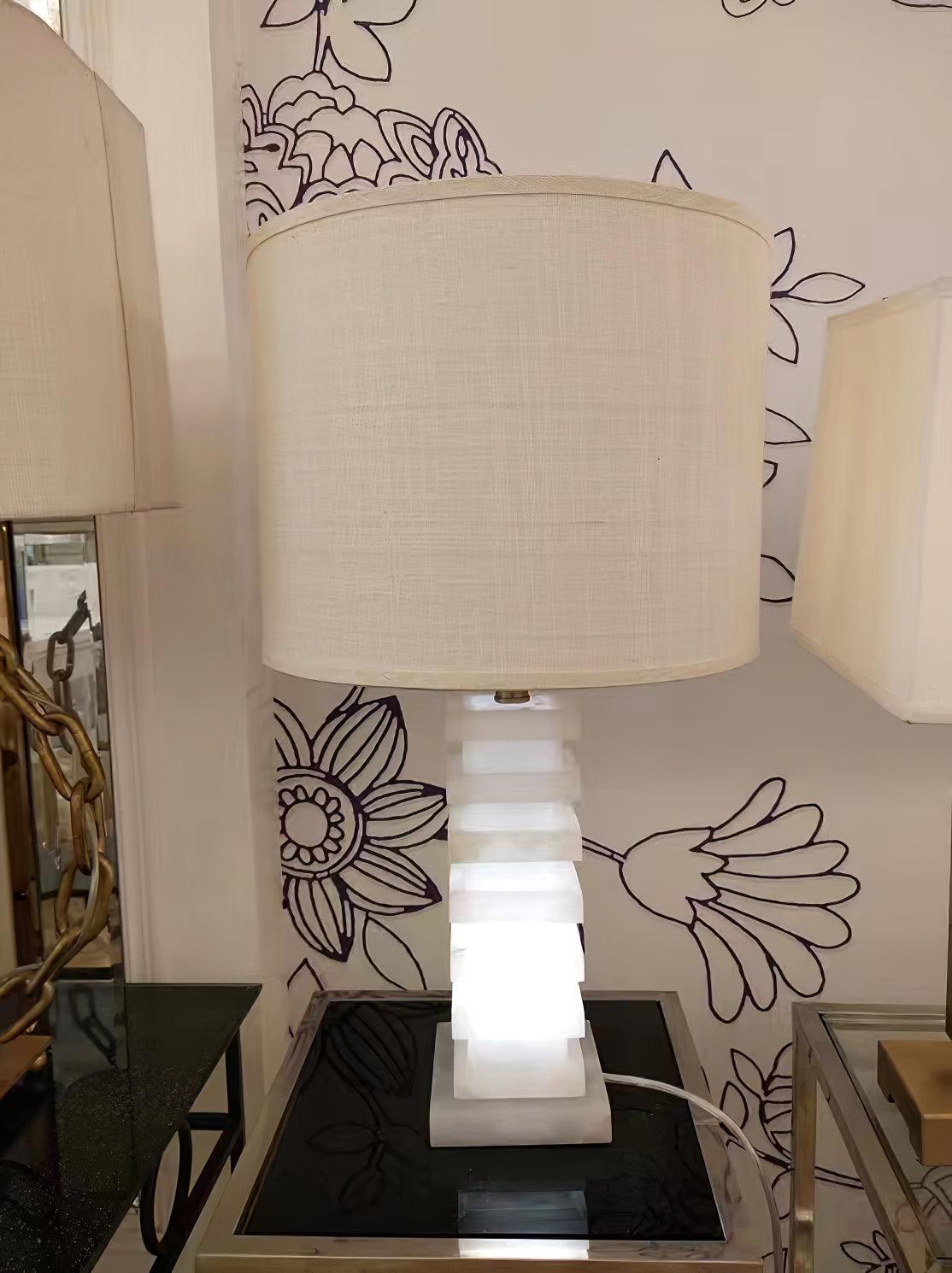 Covynen alabasterowa lampa stołowa