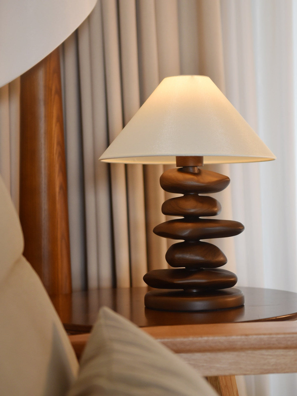 Stacked Pebble drewno lampa stołowa