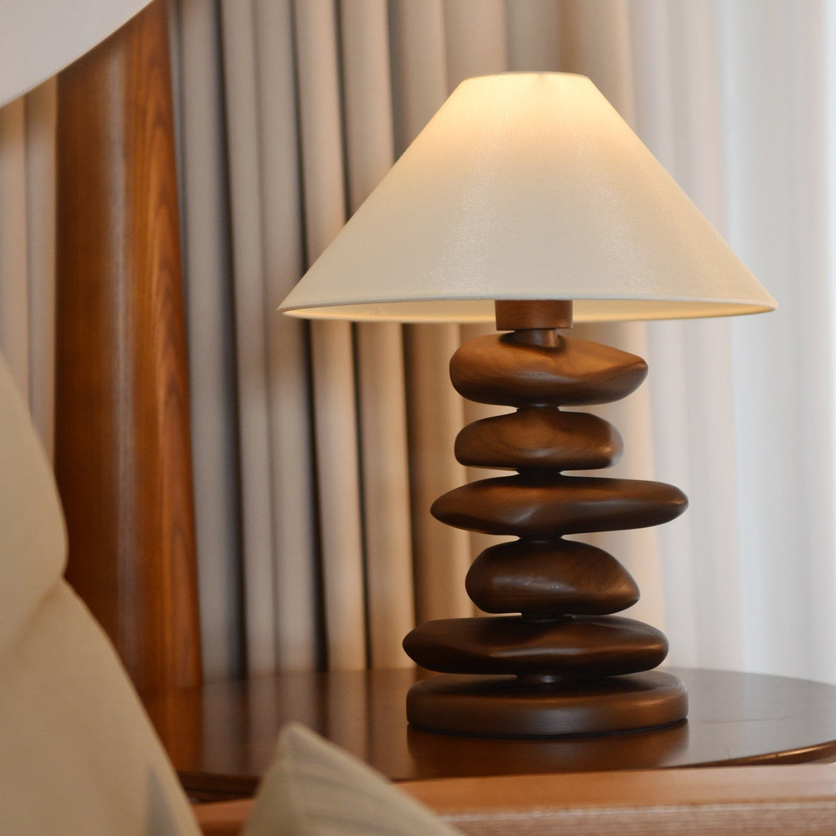 Stacked Pebble drewno lampa stołowa