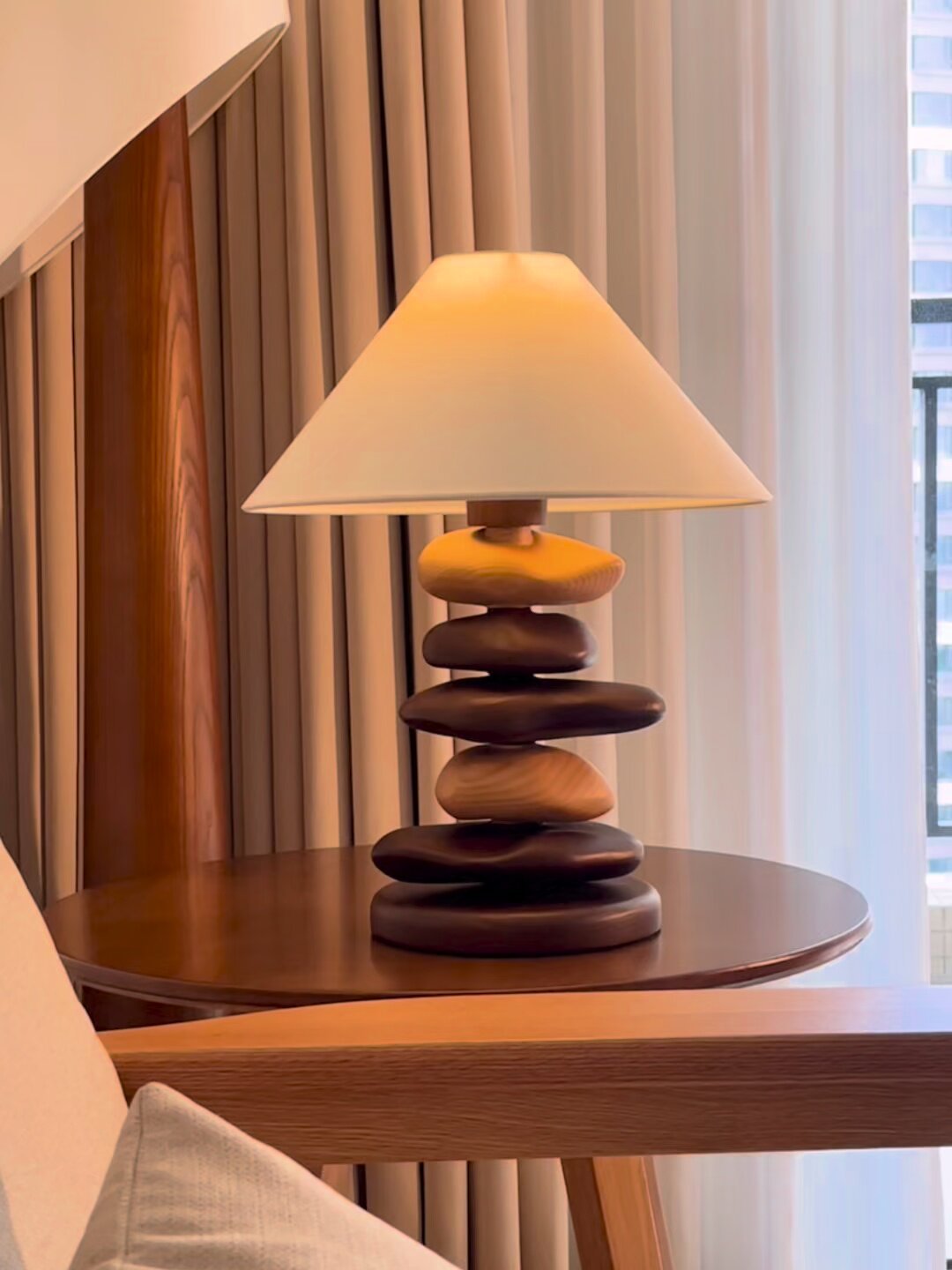 Stacked Pebble drewno lampa stołowa