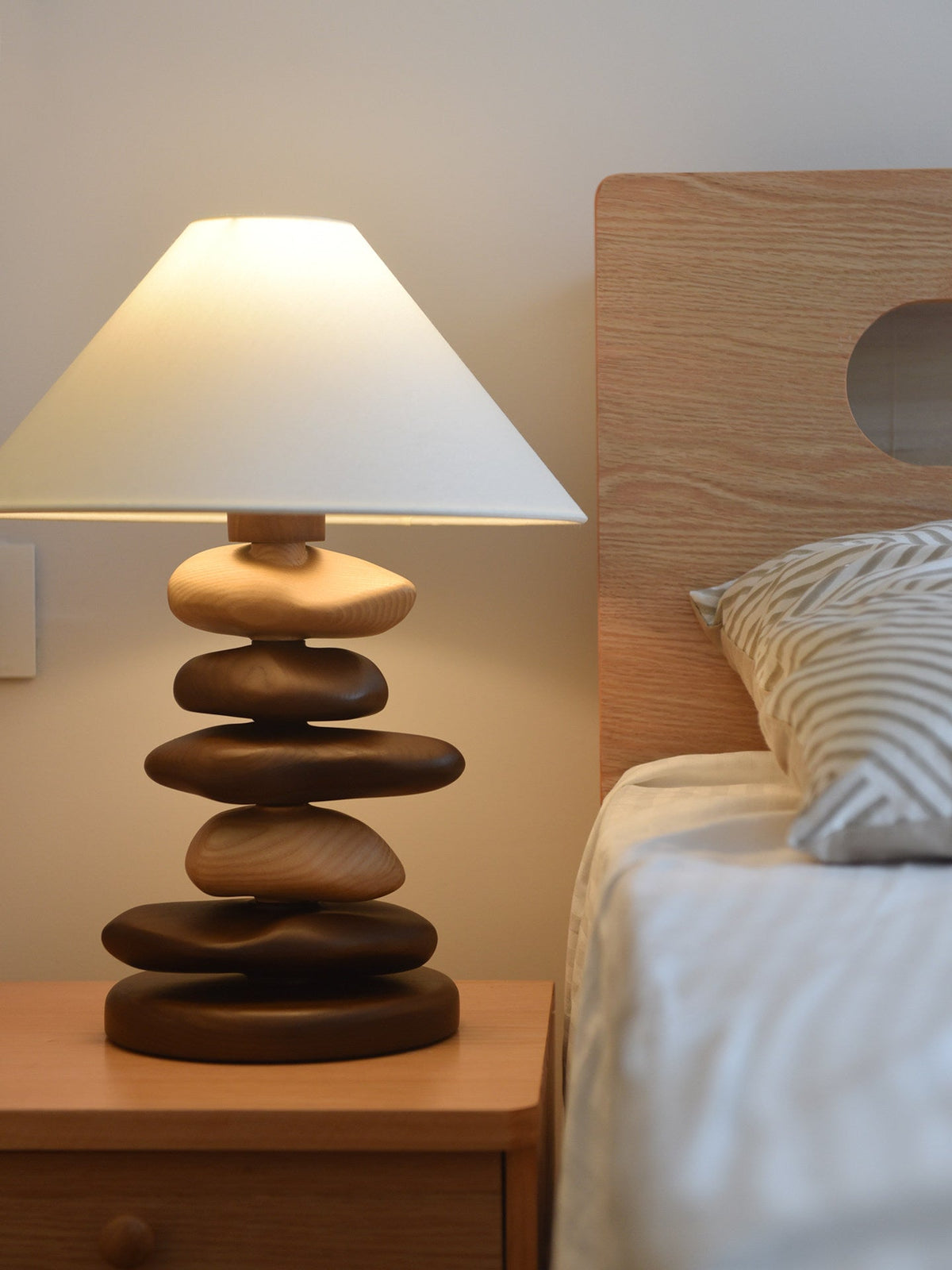 Stacked Pebble drewno lampa stołowa