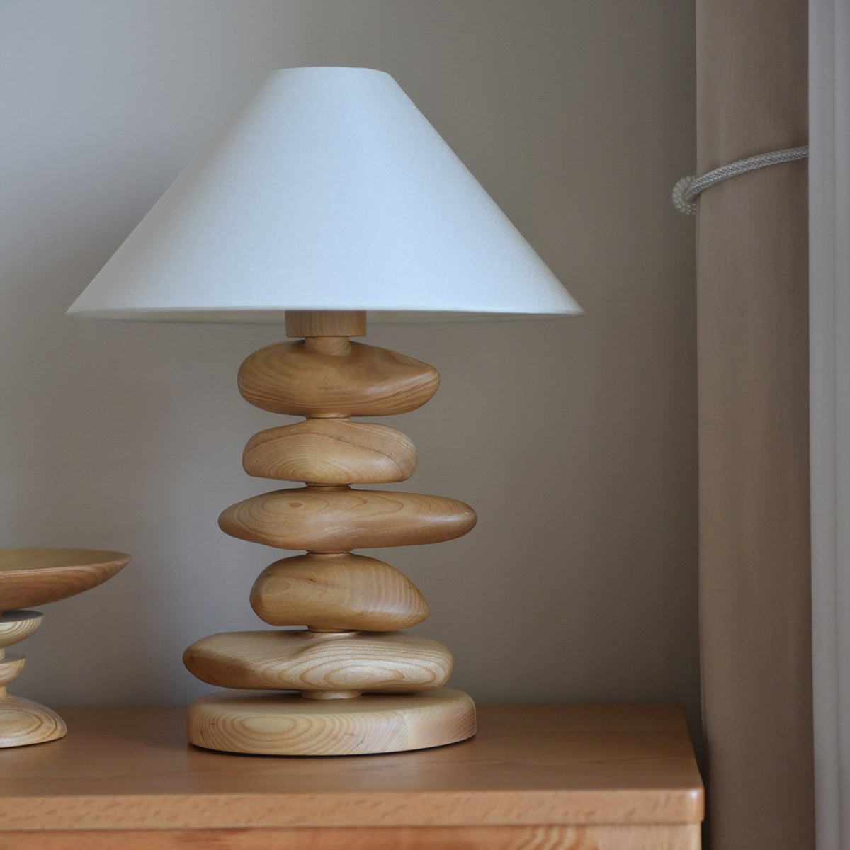 Stacked Pebble drewno lampa stołowa
