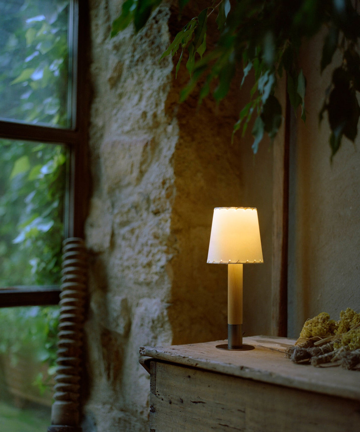 Bravique Stitched lampa stołowa