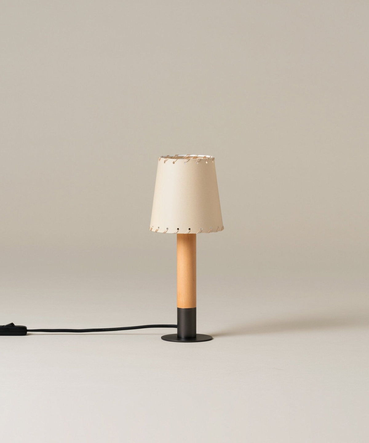 Bravique Stitched lampa stołowa
