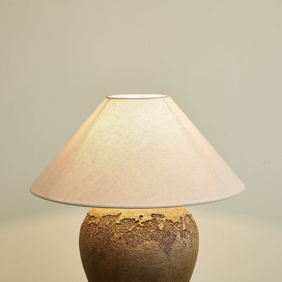 Enid nowoczesna lampa stołowa z ceramiki