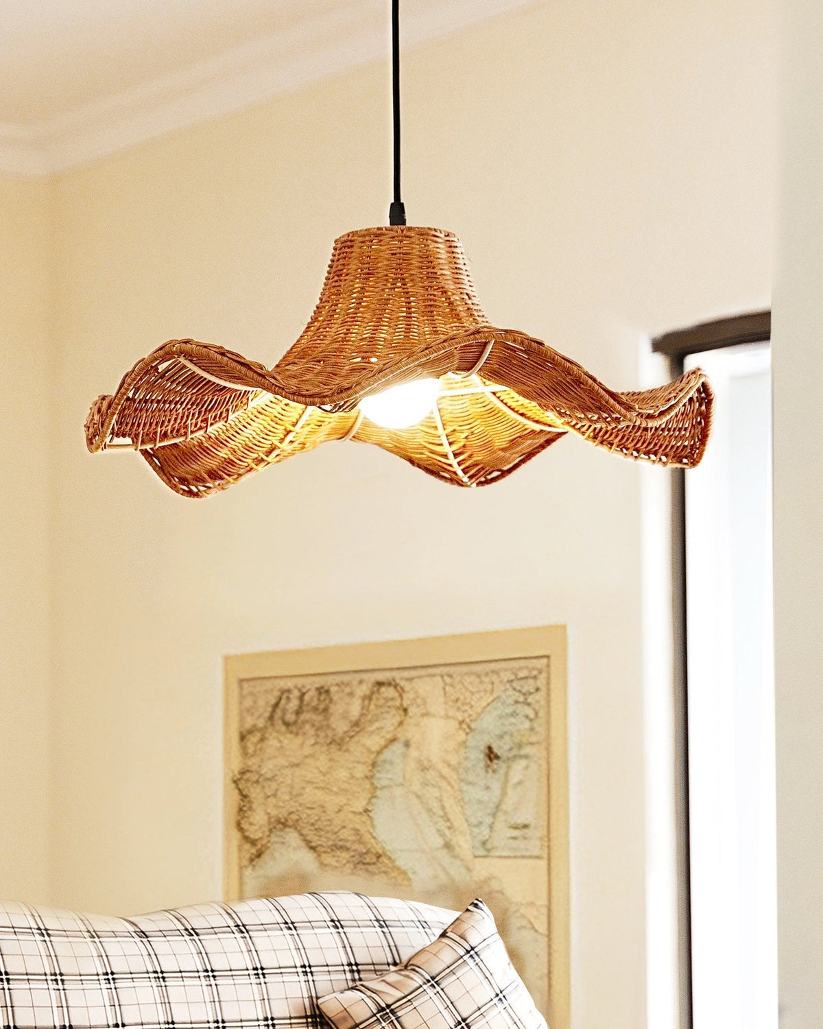 Lampa wisząca Ravelle ze skrzydeł rattanu