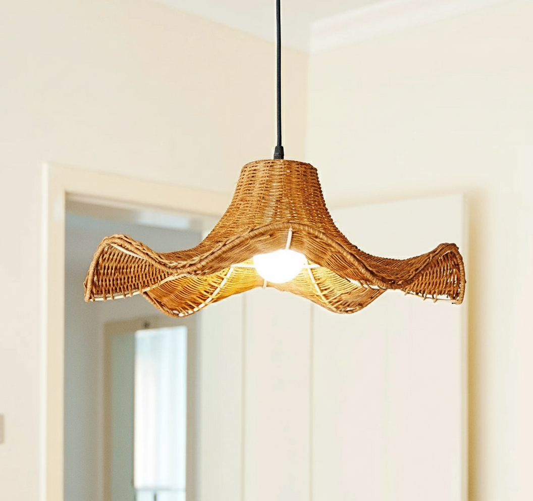 Lampa wisząca Ravelle ze skrzydeł rattanu
