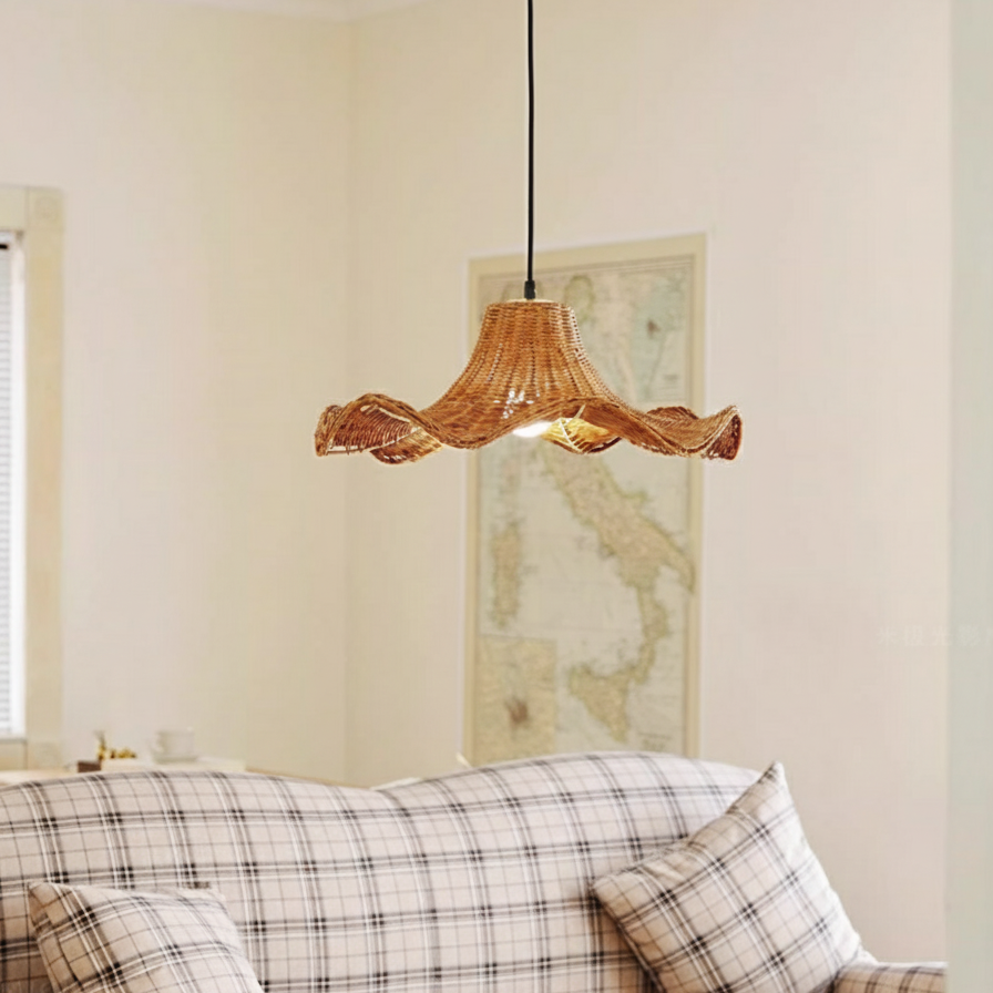 Lampa wisząca Ravelle ze skrzydeł rattanu