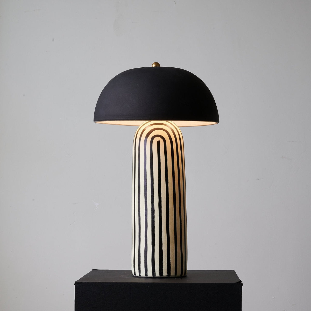 Moxyn minimalistyczna lampa stołowa z ceramiki