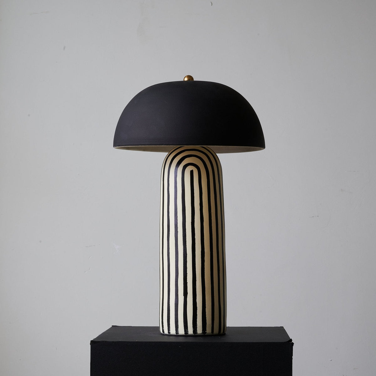 Moxyn minimalistyczna lampa stołowa z ceramiki