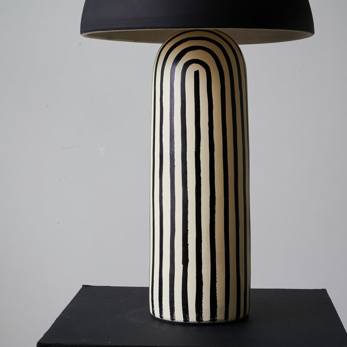 Moxyn minimalistyczna lampa stołowa z ceramiki
