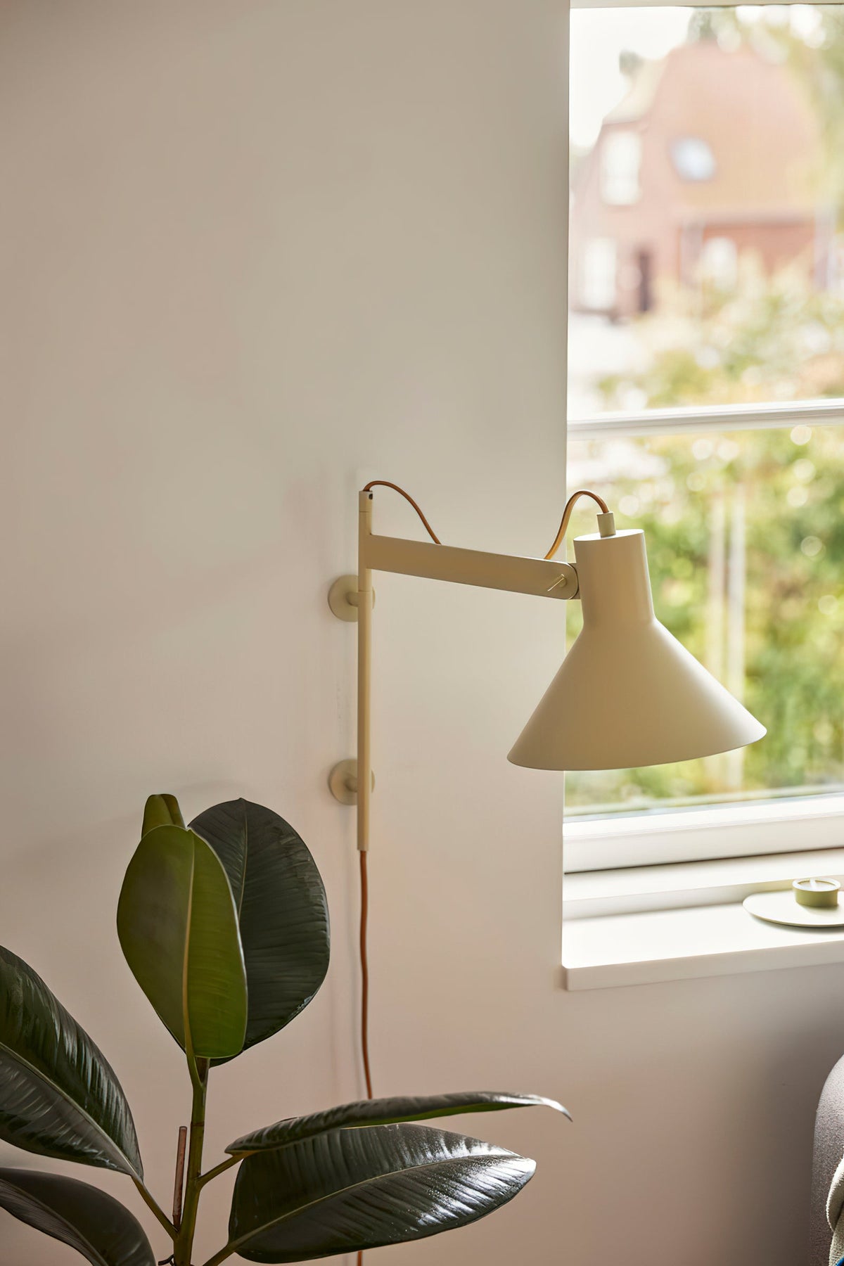 Avenirise kinkiet aluminiowy w kształcie stożka minimalistyczny na sypialnię | Cielum
