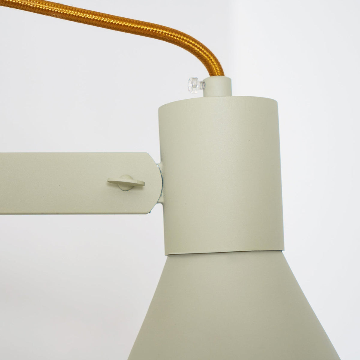 Avenirise kinkiet aluminiowy w kształcie stożka minimalistyczny na sypialnię | Cielum
