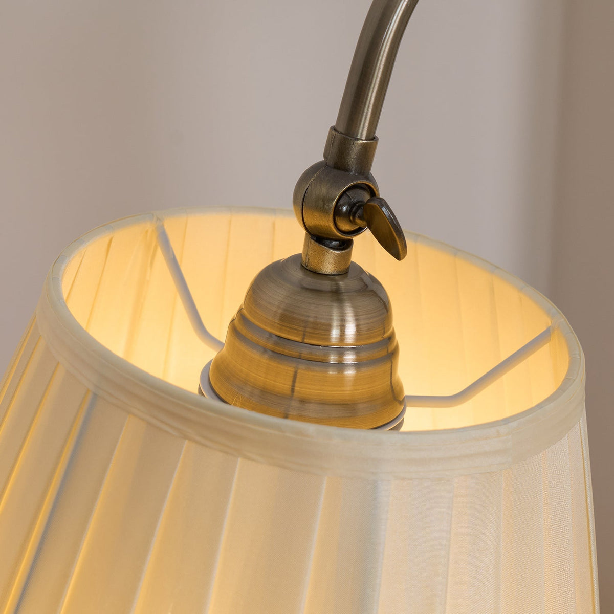 Avenuora vintage lampa stołowa