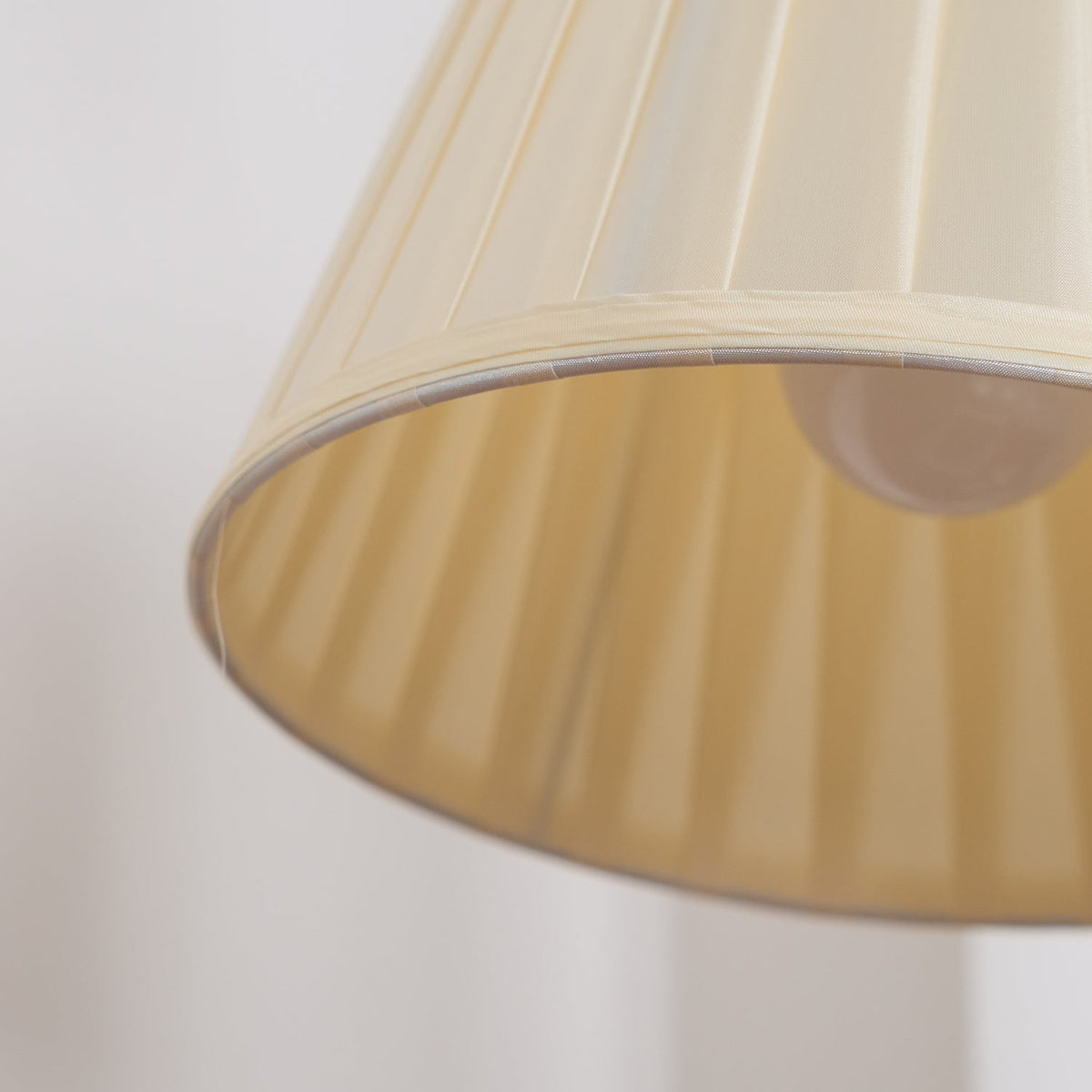 Avenuora vintage lampa stołowa