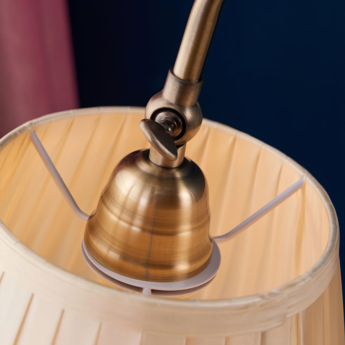 Avenuora vintage lampa stołowa